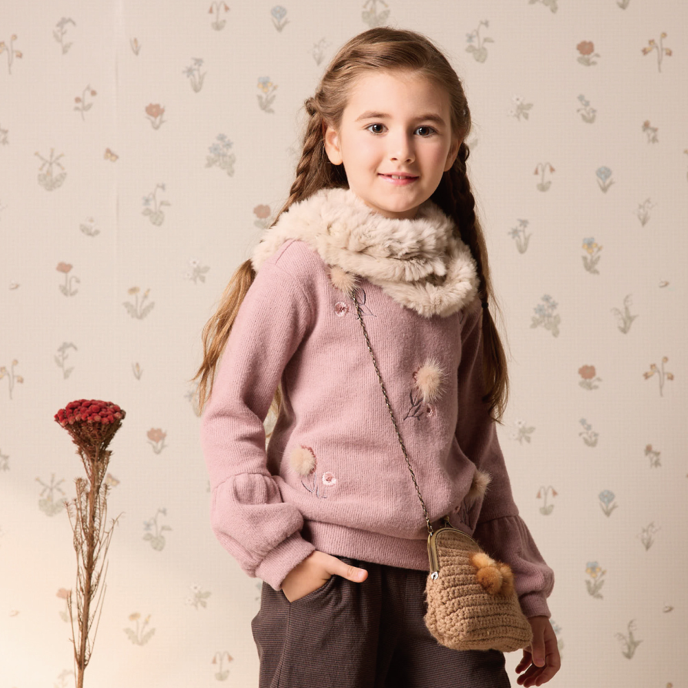 PIPPY典雅小花刺繡立體毛球圓領燈籠袖長袖上衣 肉桂