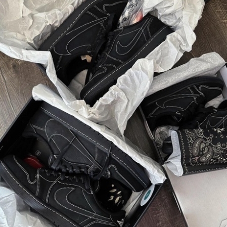 【預購】TRAVIS SCOTT X AIR JORDAN 1 LOW 黑武士 黑魂 全黑 倒鉤 DM7866001