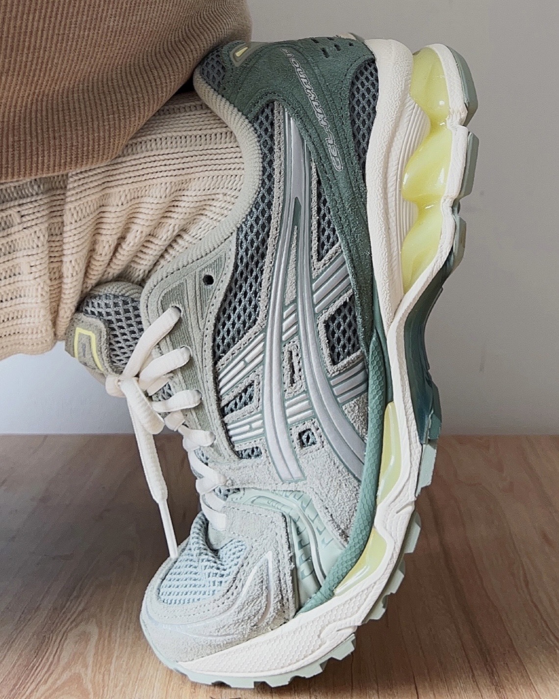 代購 ASICS GEL-KAYANO14 灰綠 復古慢跑鞋 休閒鞋 1201A161-301