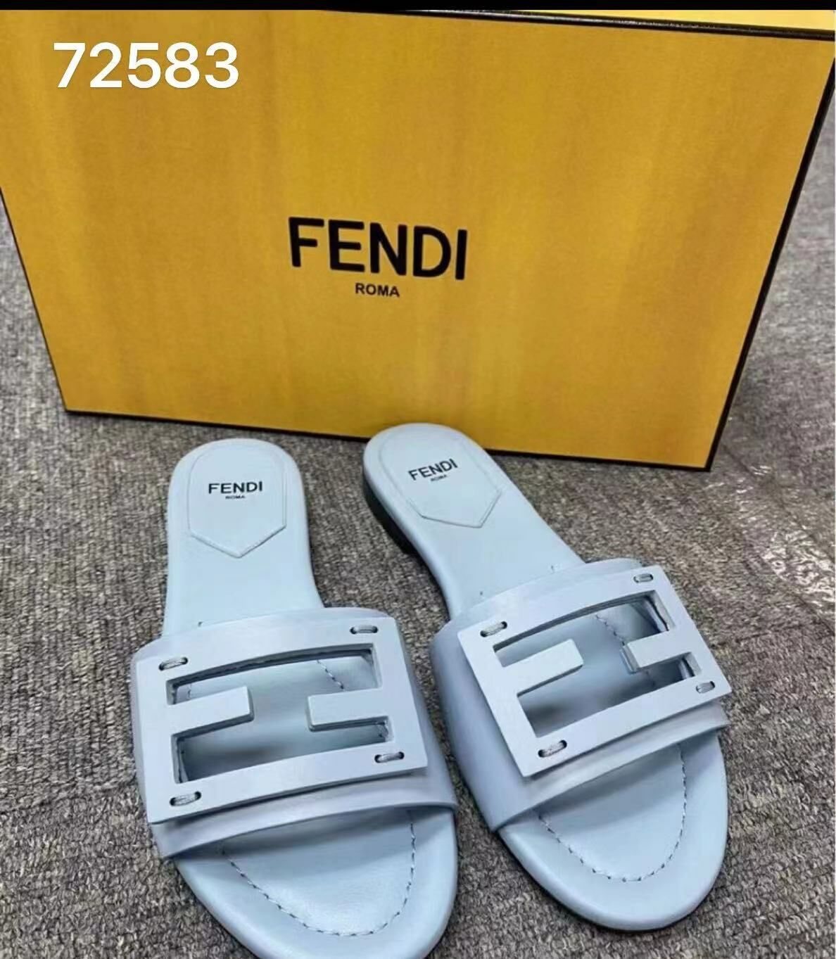 FENDI 黑色平底拖鞋 -M