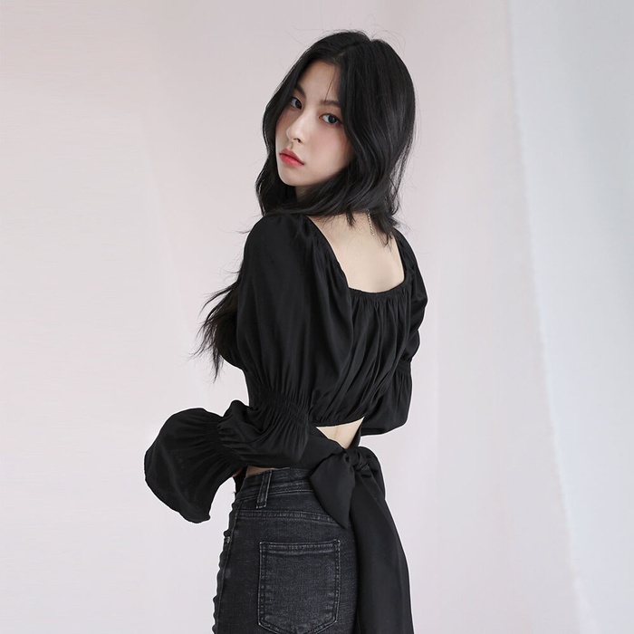 AVANDRESS BACK RIBBON SQUARE NECK BLOUSE