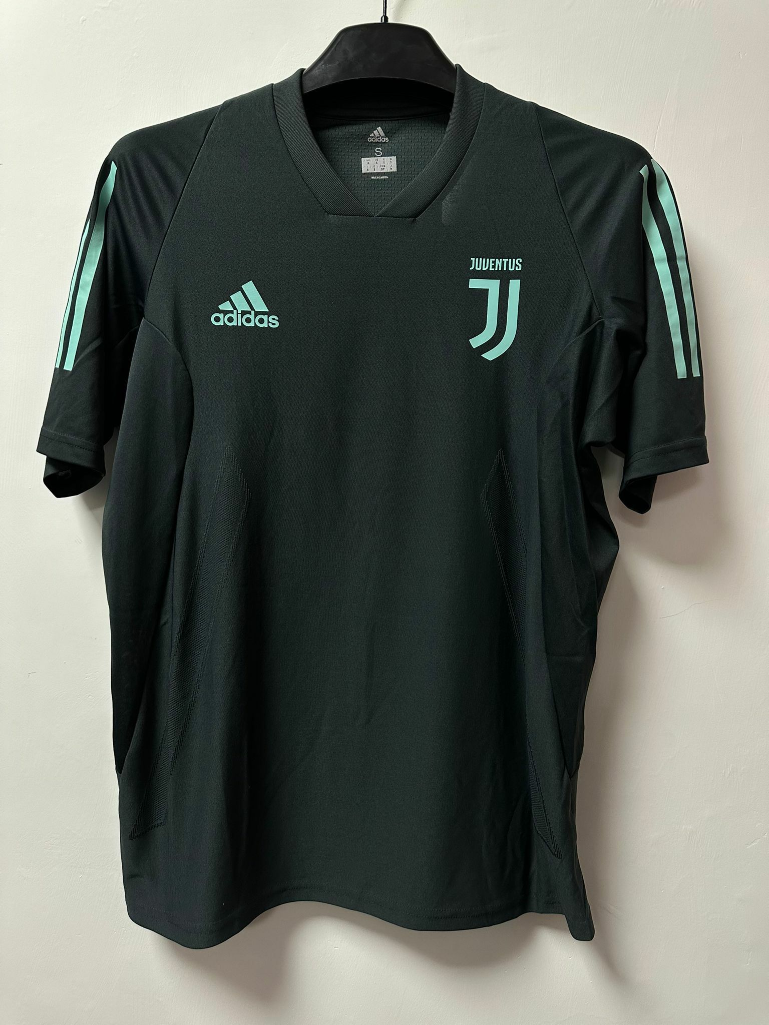 [已使用] 2018/2019 祖雲達斯 訓練球衣