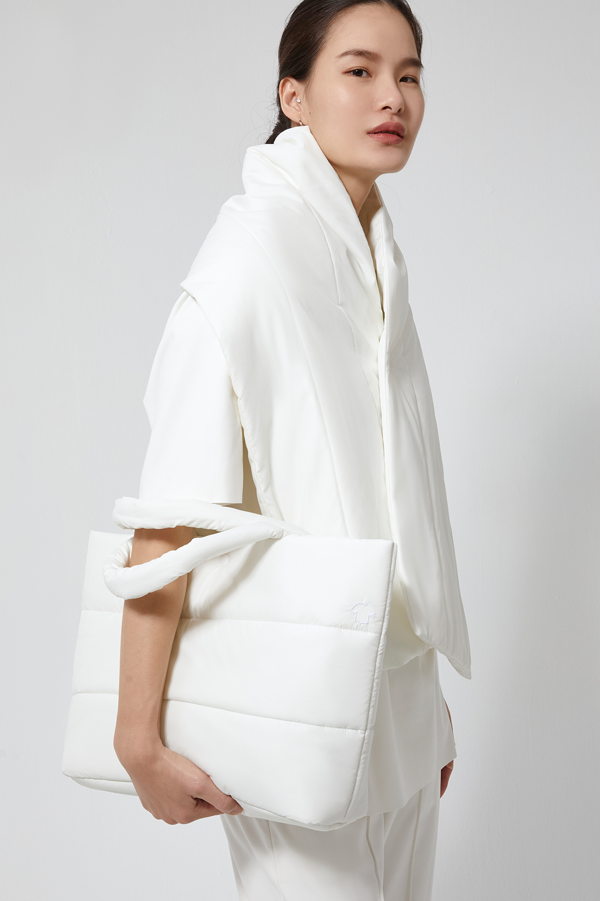 AERO 刺繡鋪棉托特包 UNISEX（香草白）