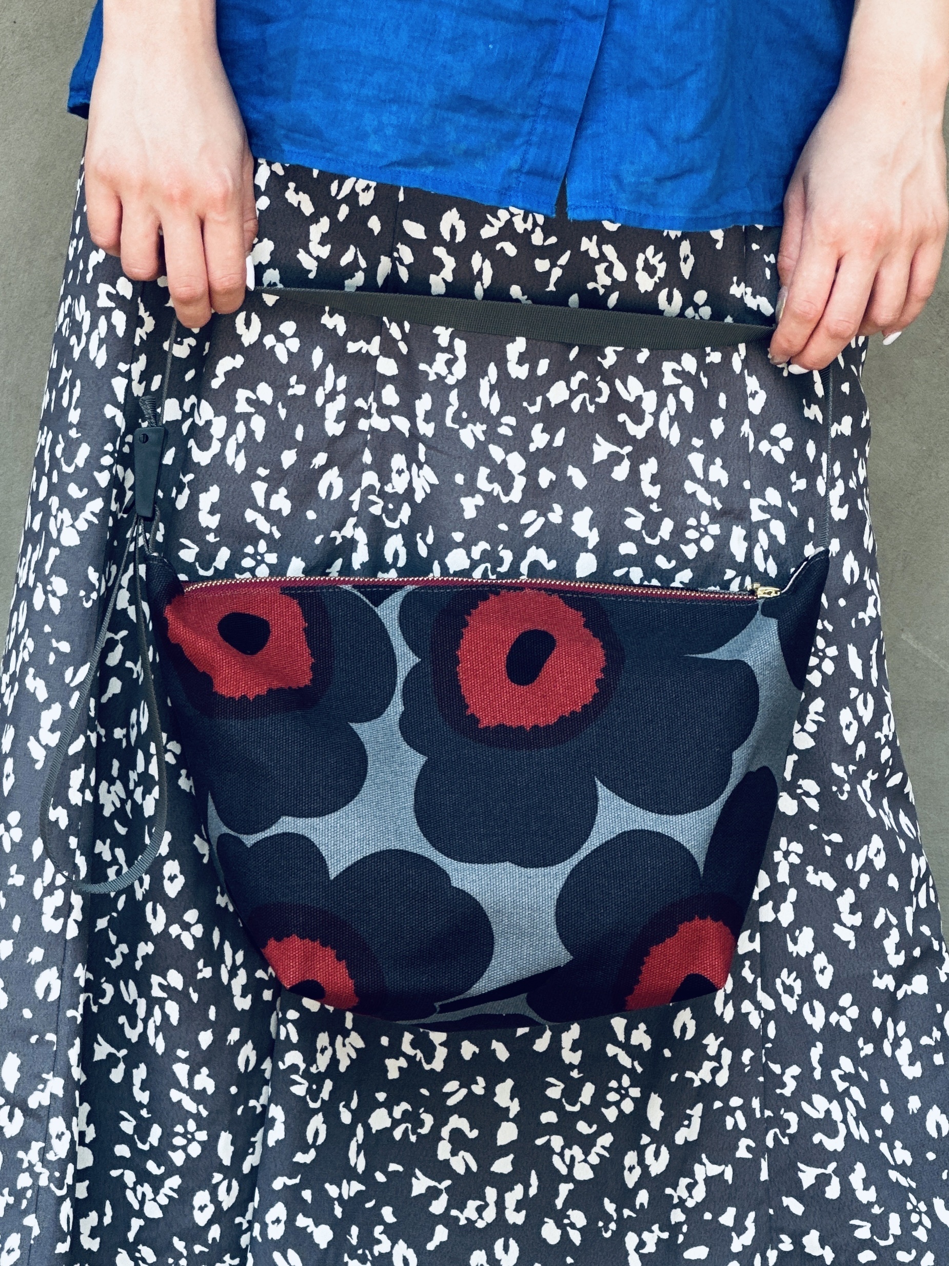 Em’s Essential Shoulder bag | Marimekko limited canvas fabric | Grey x 螢光紅花芯Unikko
