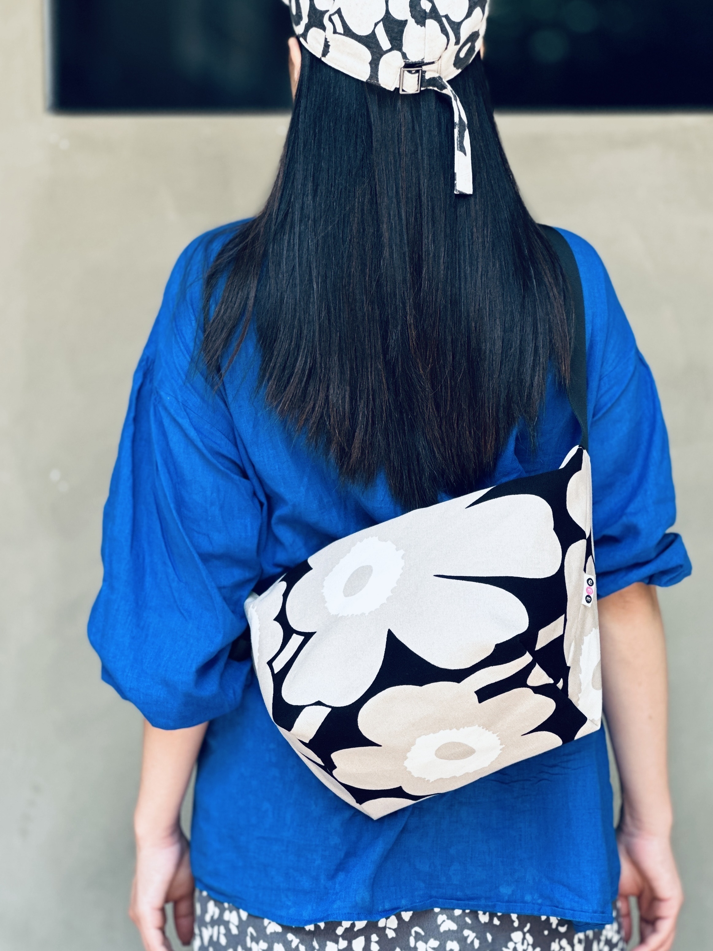 Em’s essential shoulder bag | marimekko canvas fabric | Black x Beige