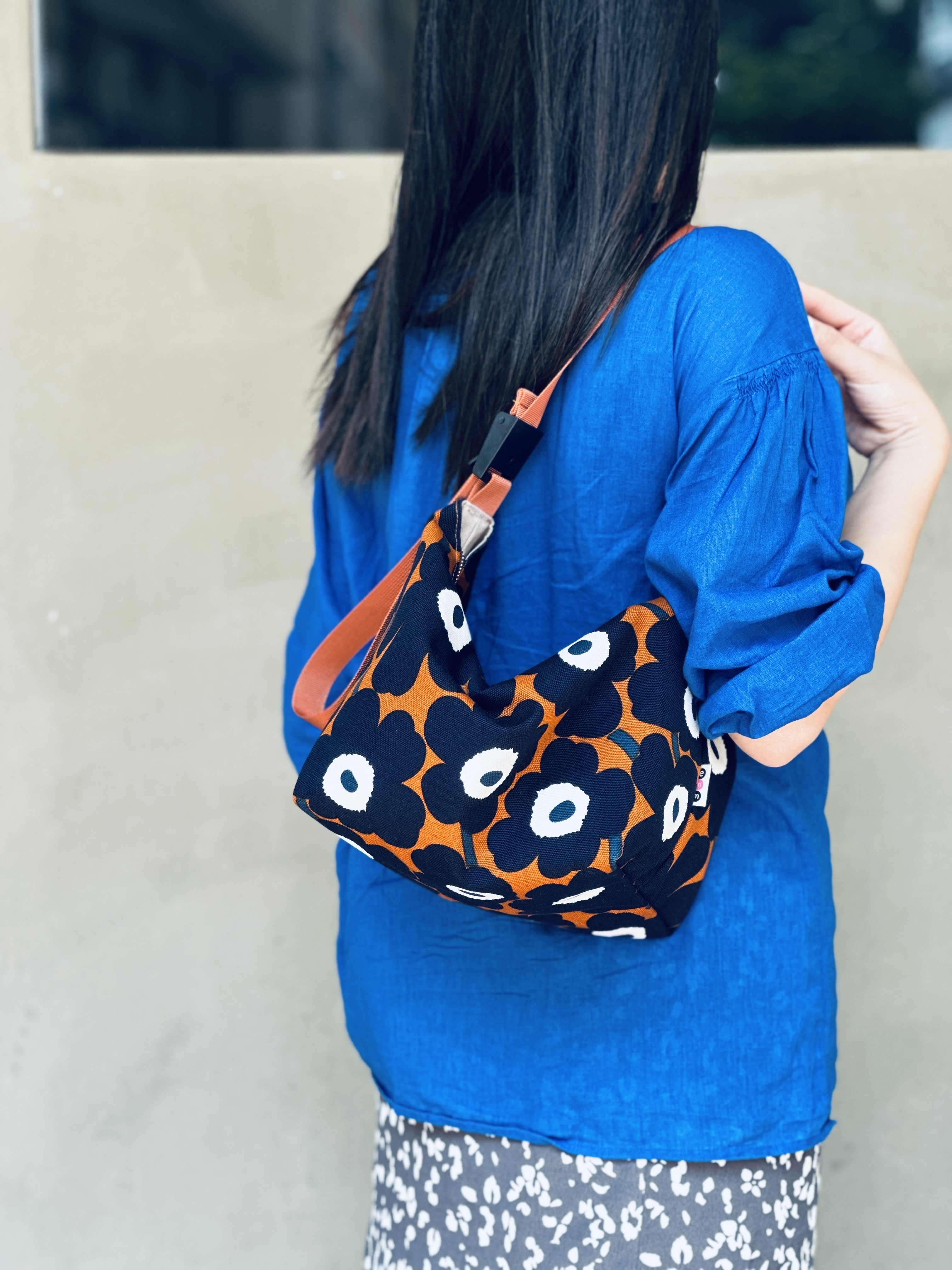 Em’s essential shoulder bag | marimekko canvas fabric | orange x navy 細花