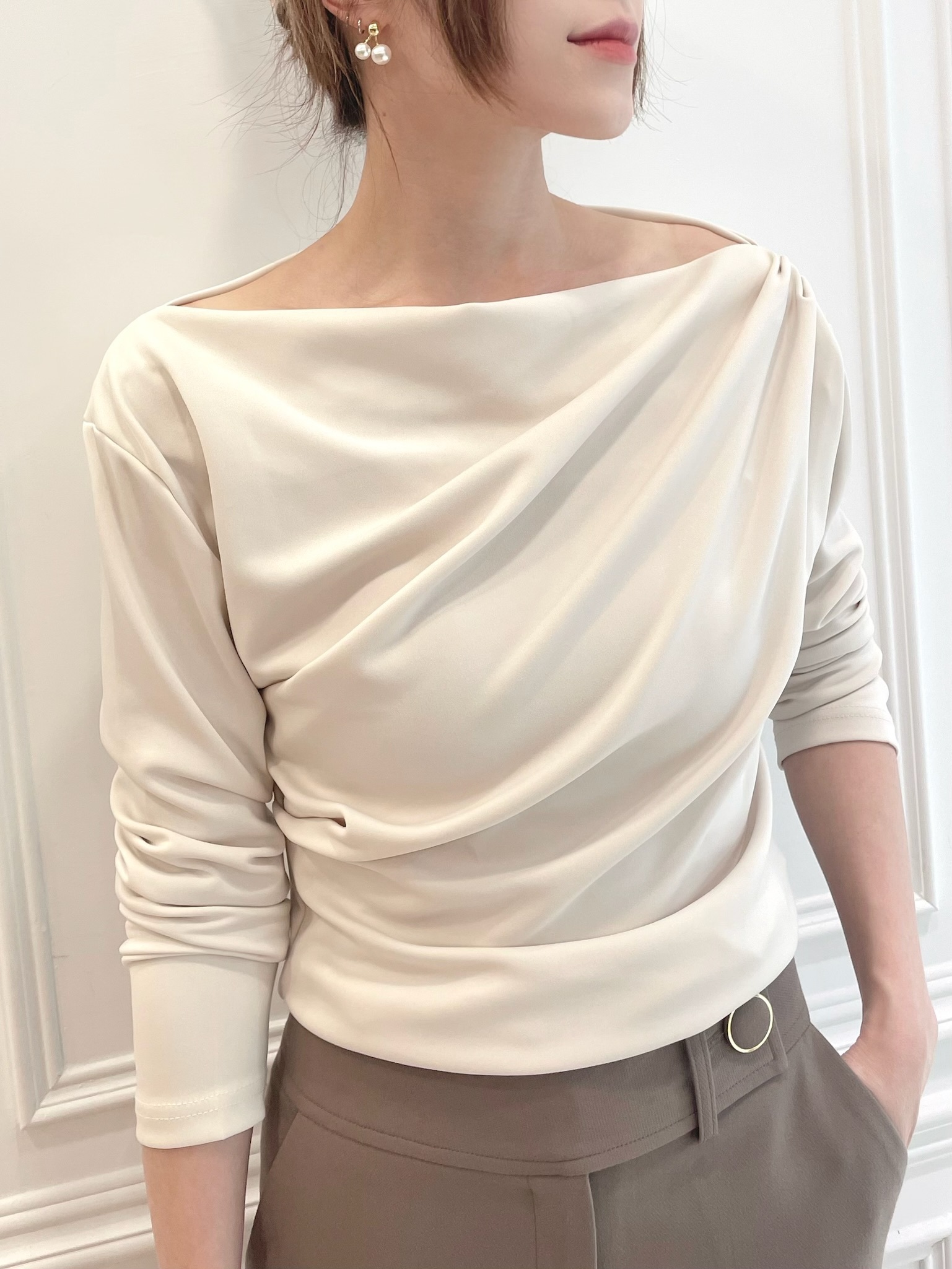 彈性肩抓褶長袖上衣