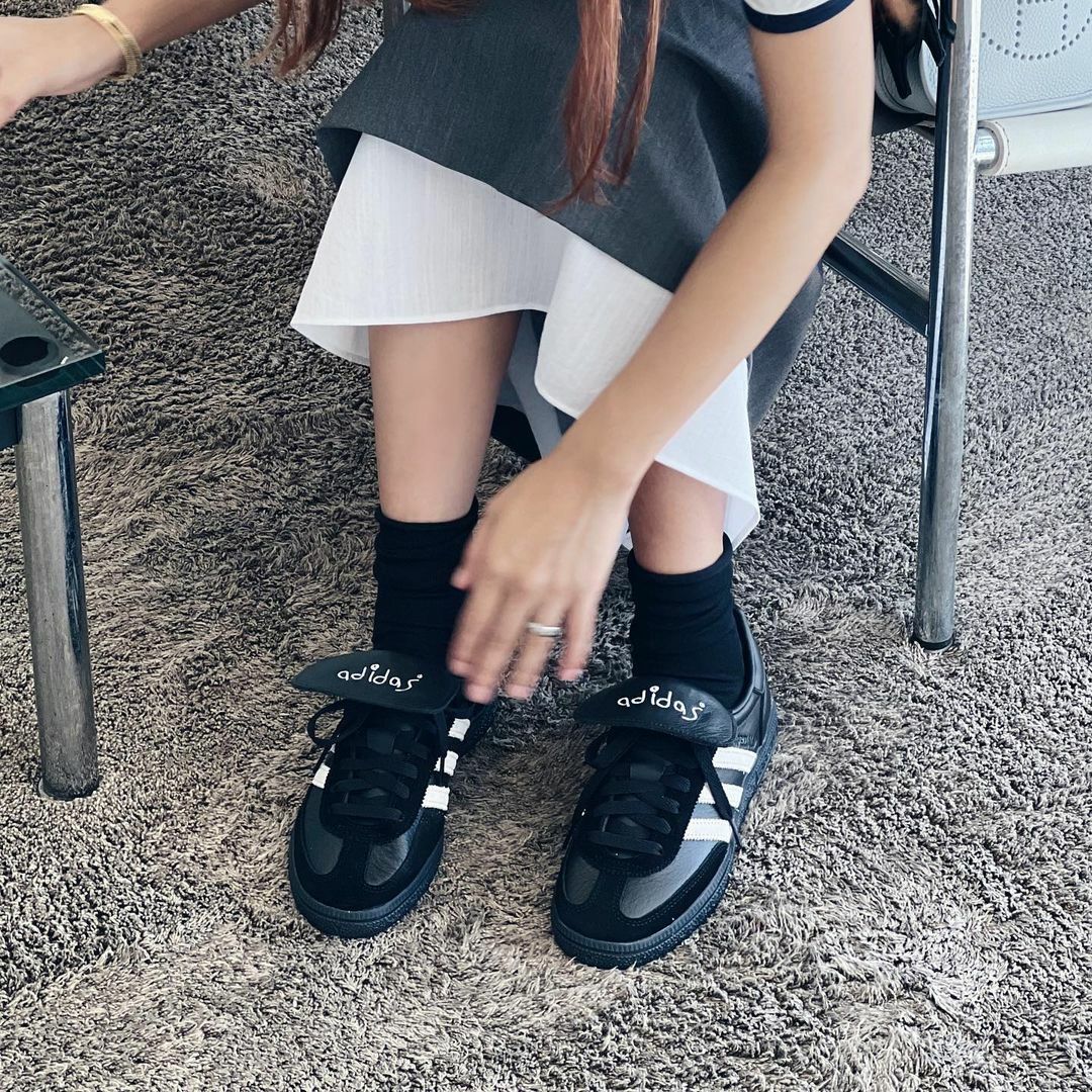 Adidas Originals Handball Spezial 黑色 塗鴉 翻鞋舌 長鞋舌 德訓鞋 HP6695