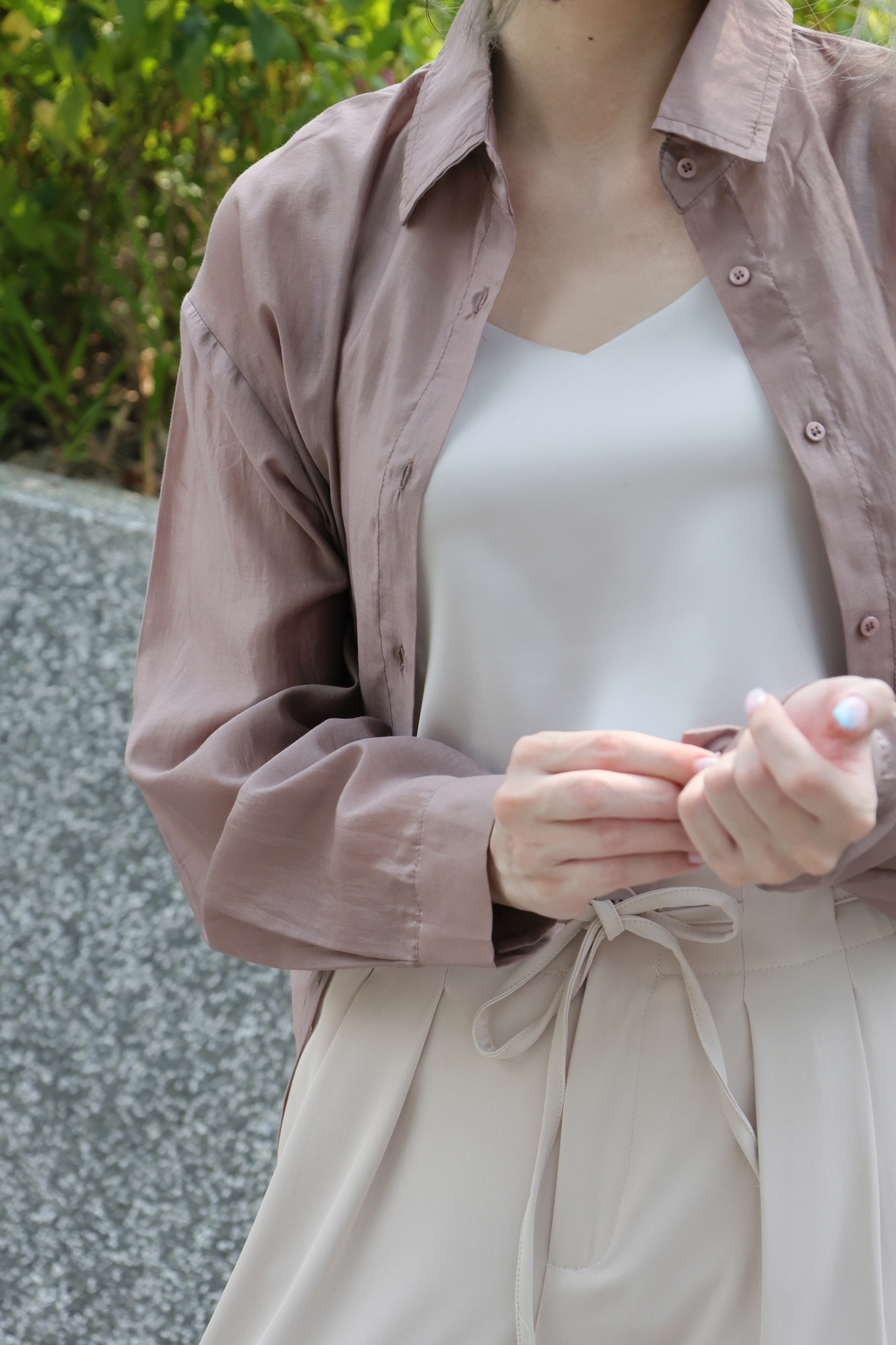 SALE800 亮澤透膚金屬釦天絲襯衫