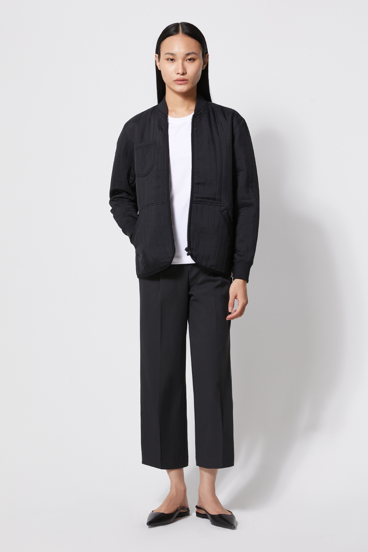 BIZ 防潑水打褶西裝褲 女（霧黑）