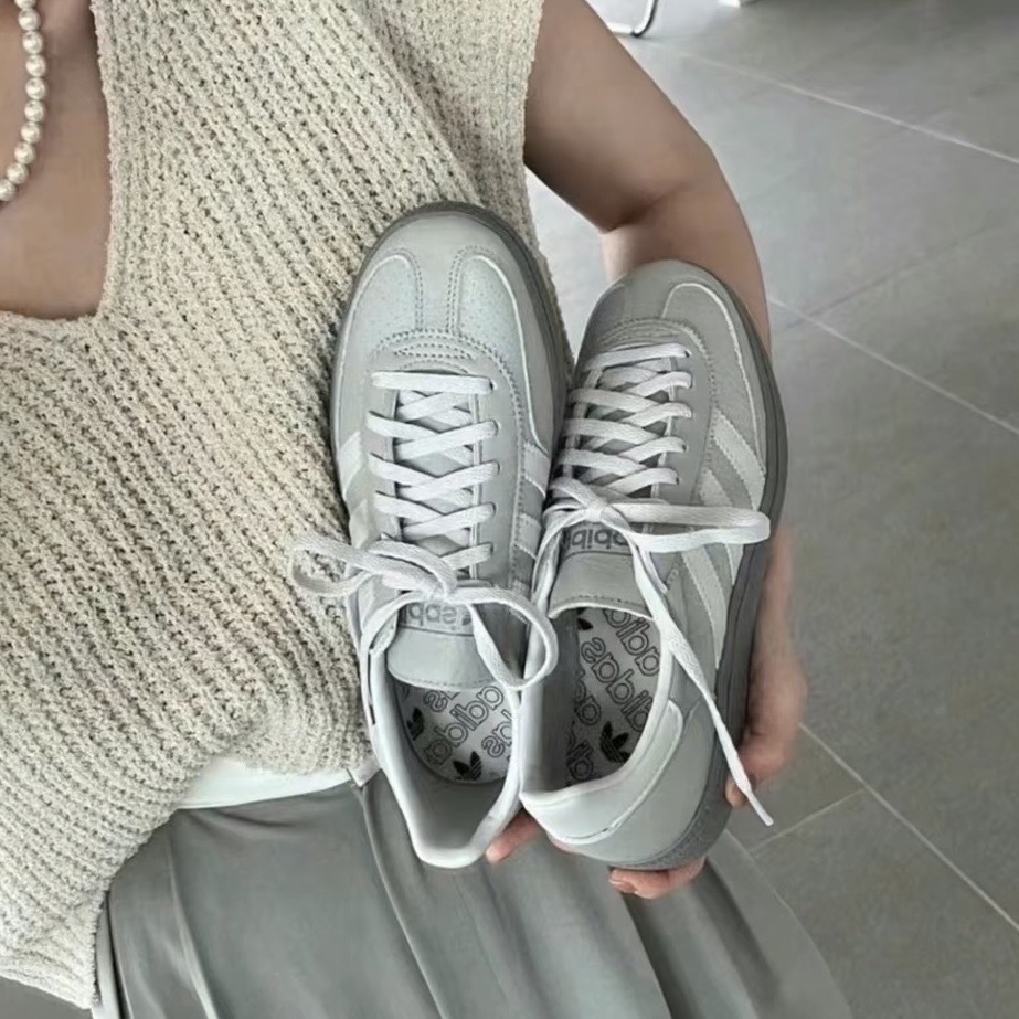 ADIDAS ORIGINALS HANBALL SPEZIAL 燕麥灰 IE9840