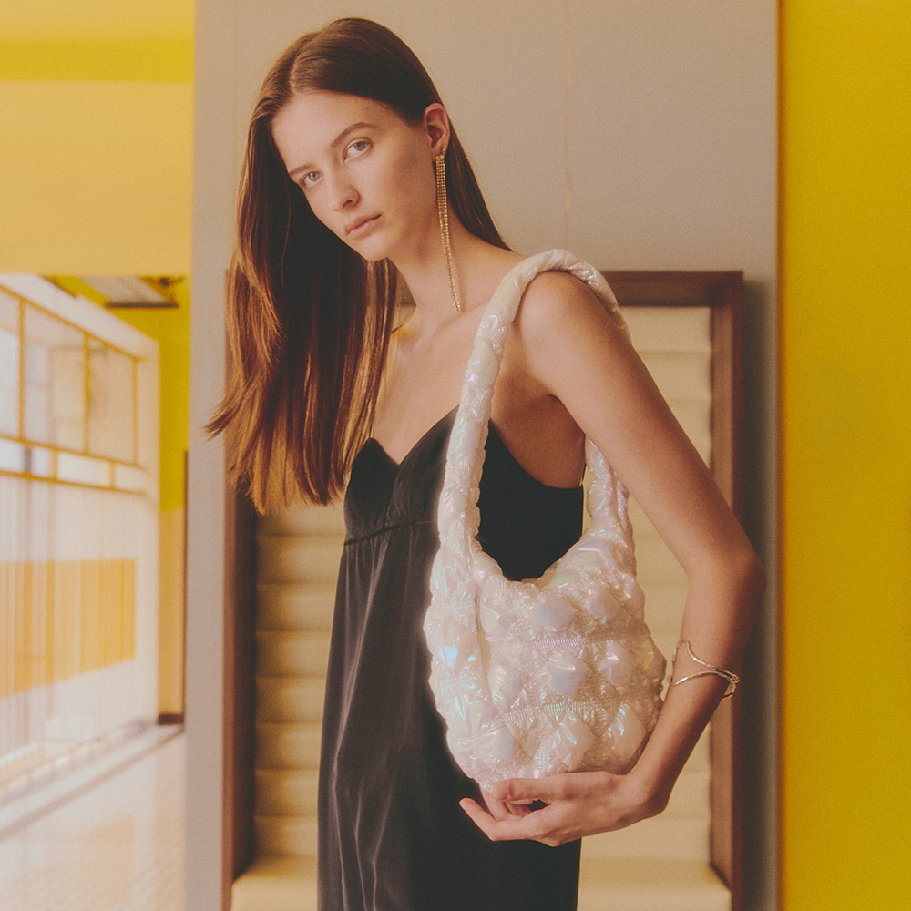 韓國人氣品牌 CARLYN CARLIN SOFT M HOLOGRAM 雲朵包包