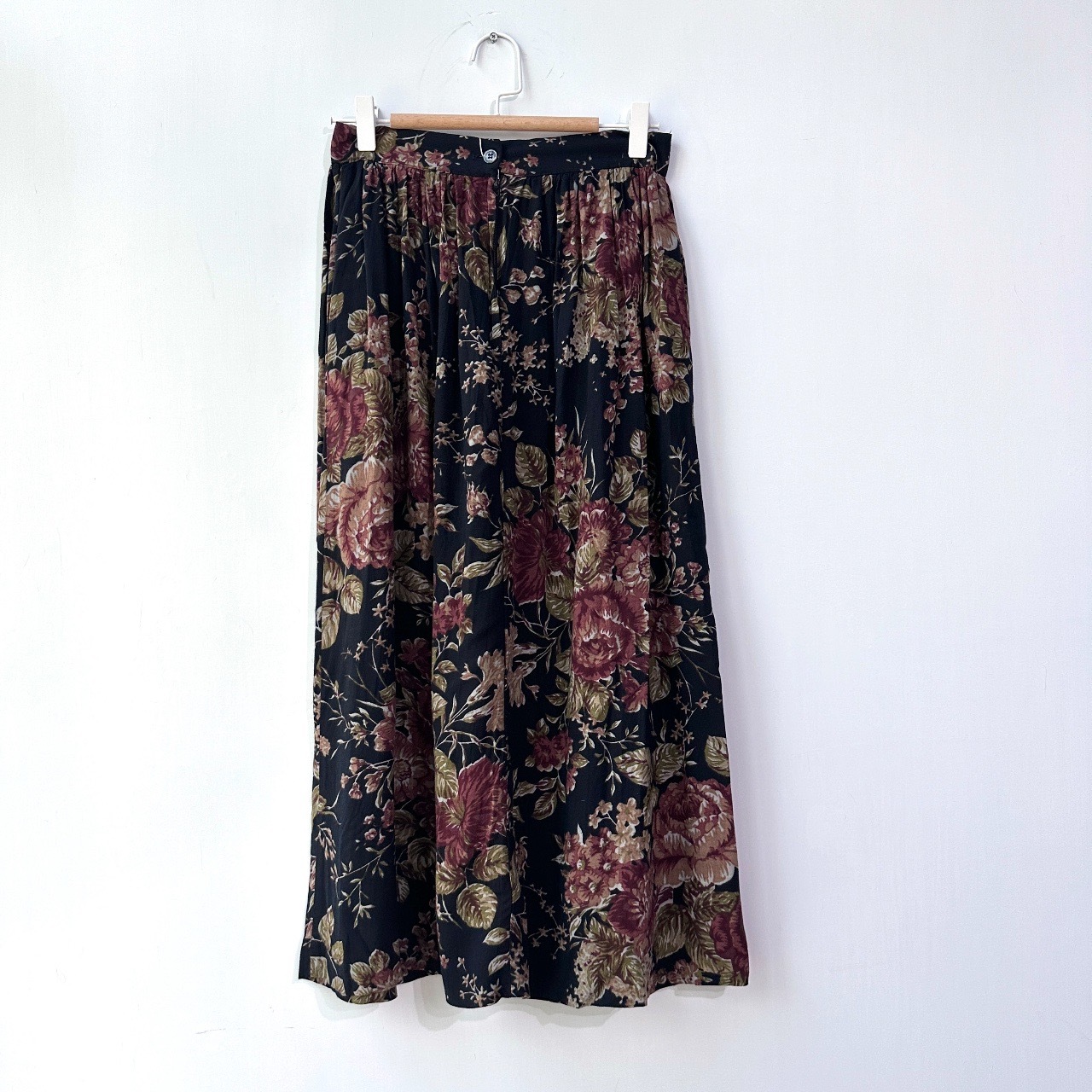 黑夜中盛放的牡丹