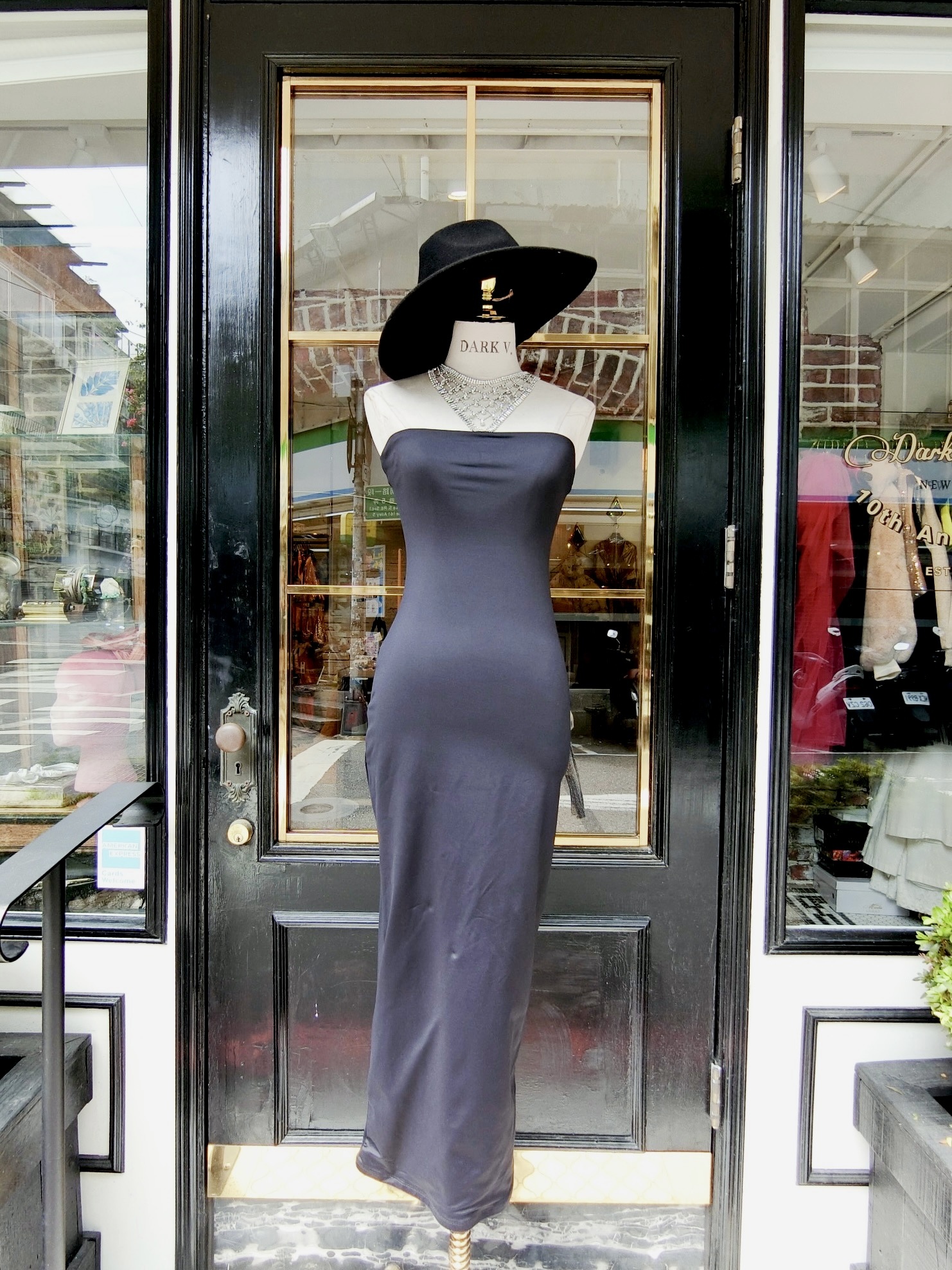 Simple Black 黑色平口彈性 Midi Dress