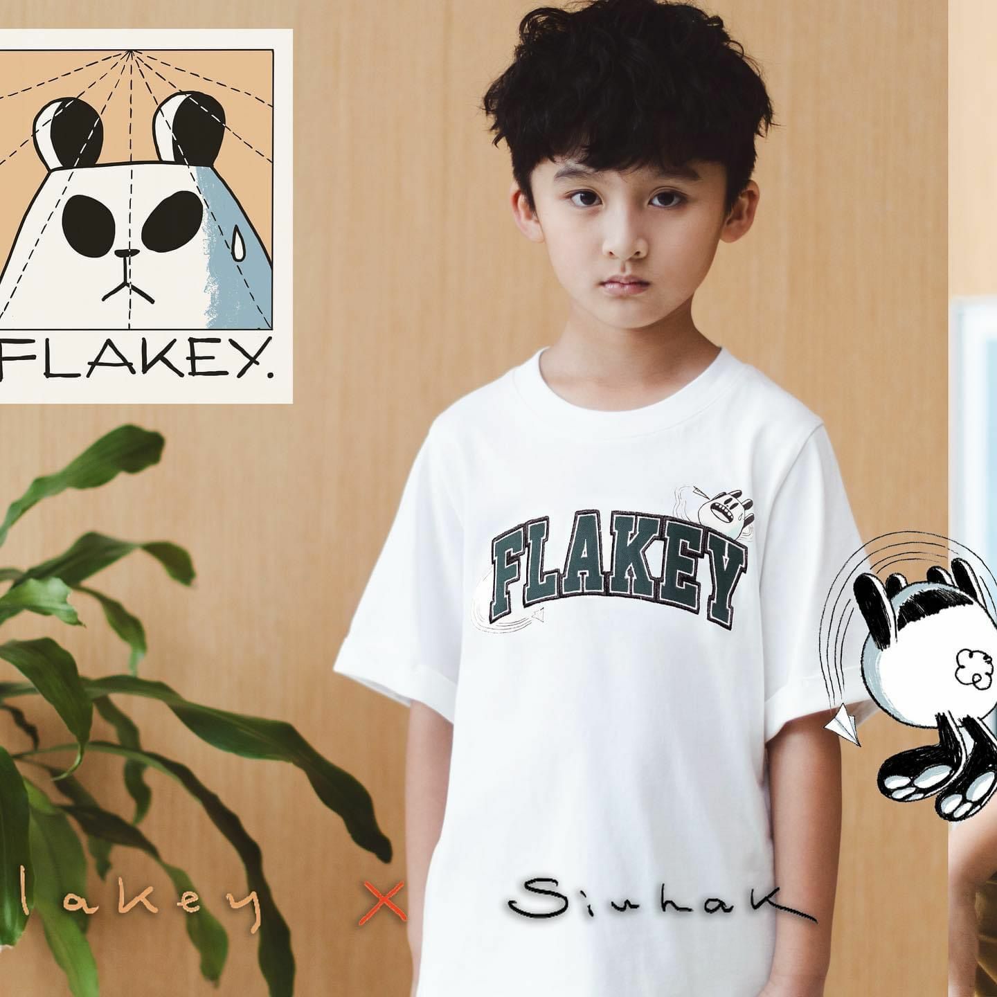 Flakey X SiuHak「皮皮大招牌肥嘢要匿埋」勁商業 Kids Tee Set(白色Unisex) +「肥嘢有嘢pin皮皮話閃先」周圍拮襟章(隨機1款) + Flakey Logo Tote Bag