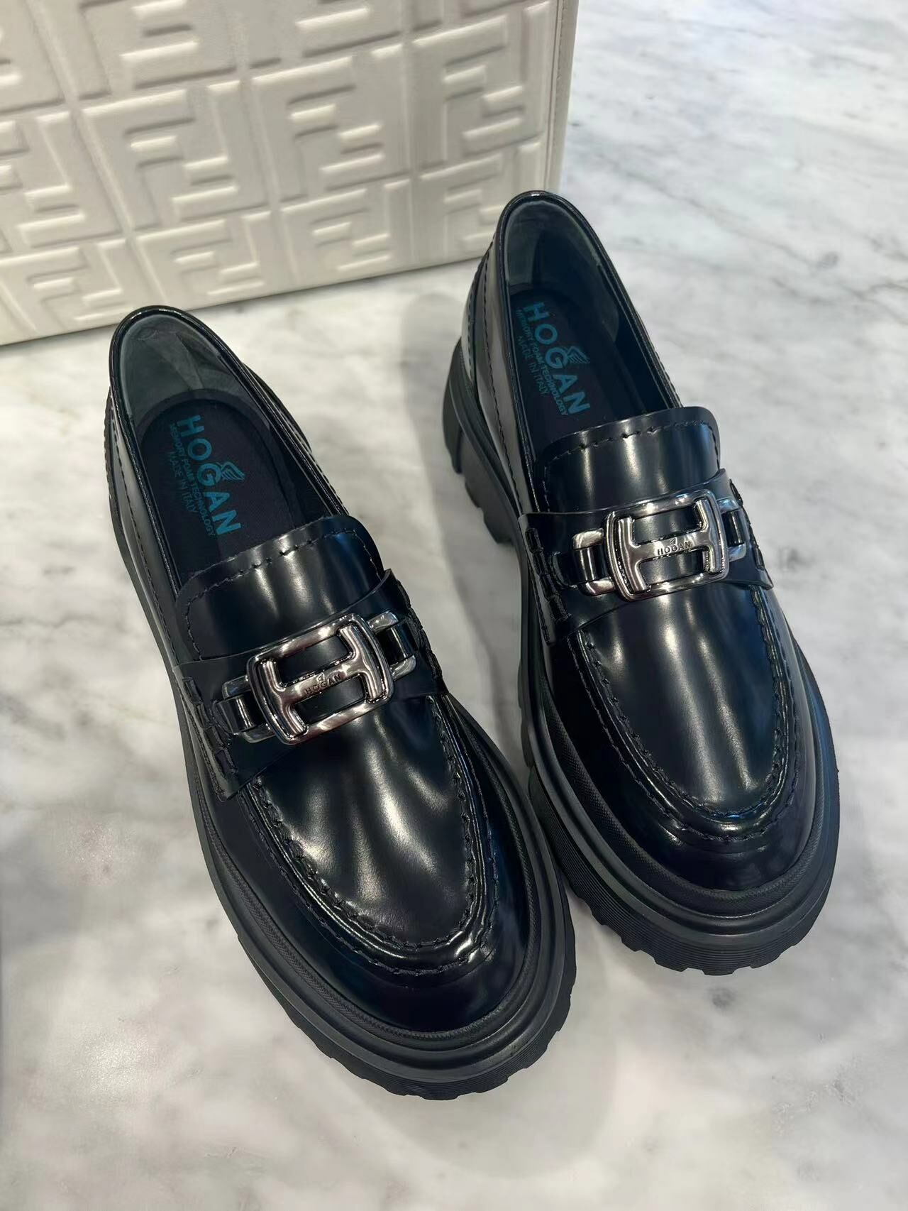 Hogan 女裝厚底樂福鞋 黑色 自重很輕 -T