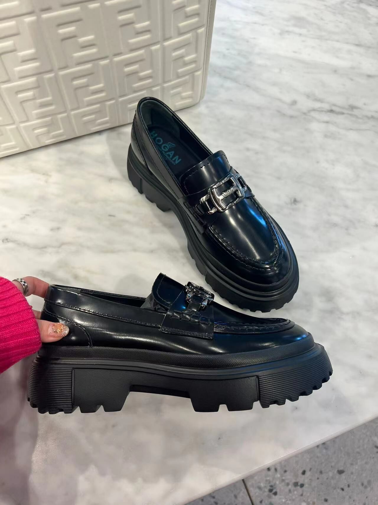 Hogan 女裝厚底樂福鞋 黑色 自重很輕 -T