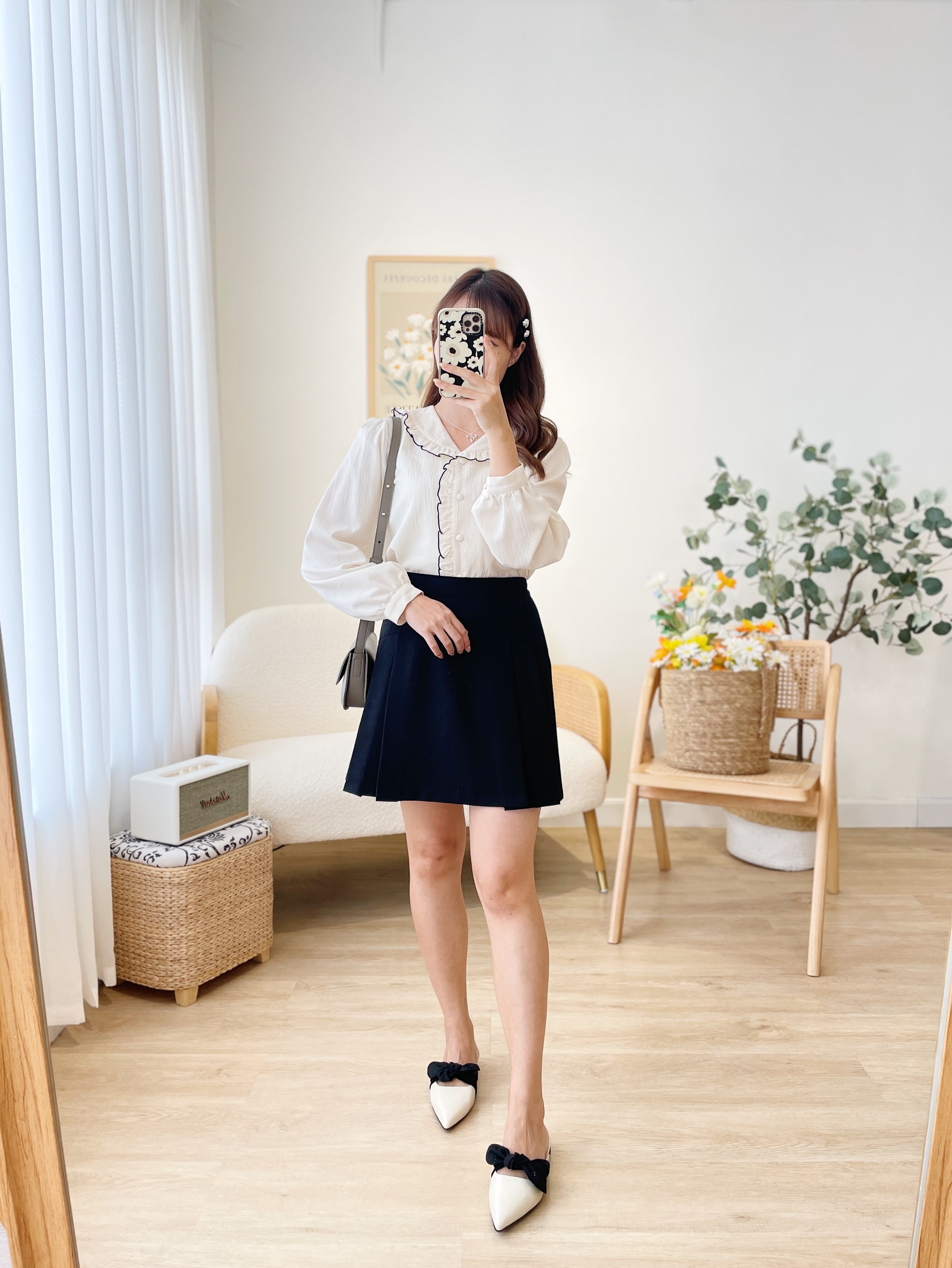 T802 Crown Ruffles Blouse