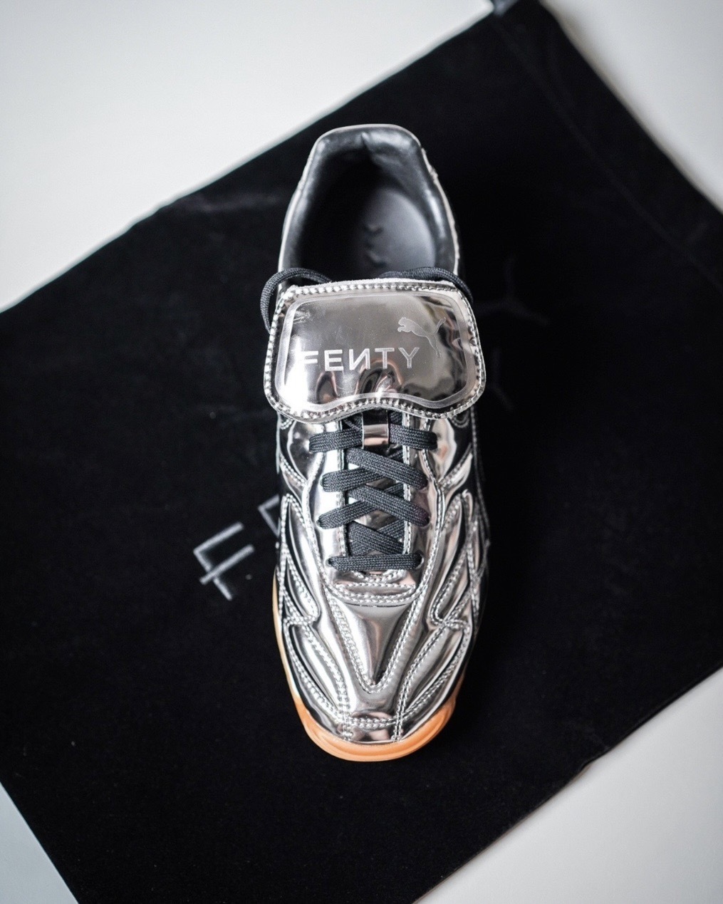 Fenty x Puma Avanti 蕾哈娜 閃亮 金屬銀 復古 足球鞋款 398671-01