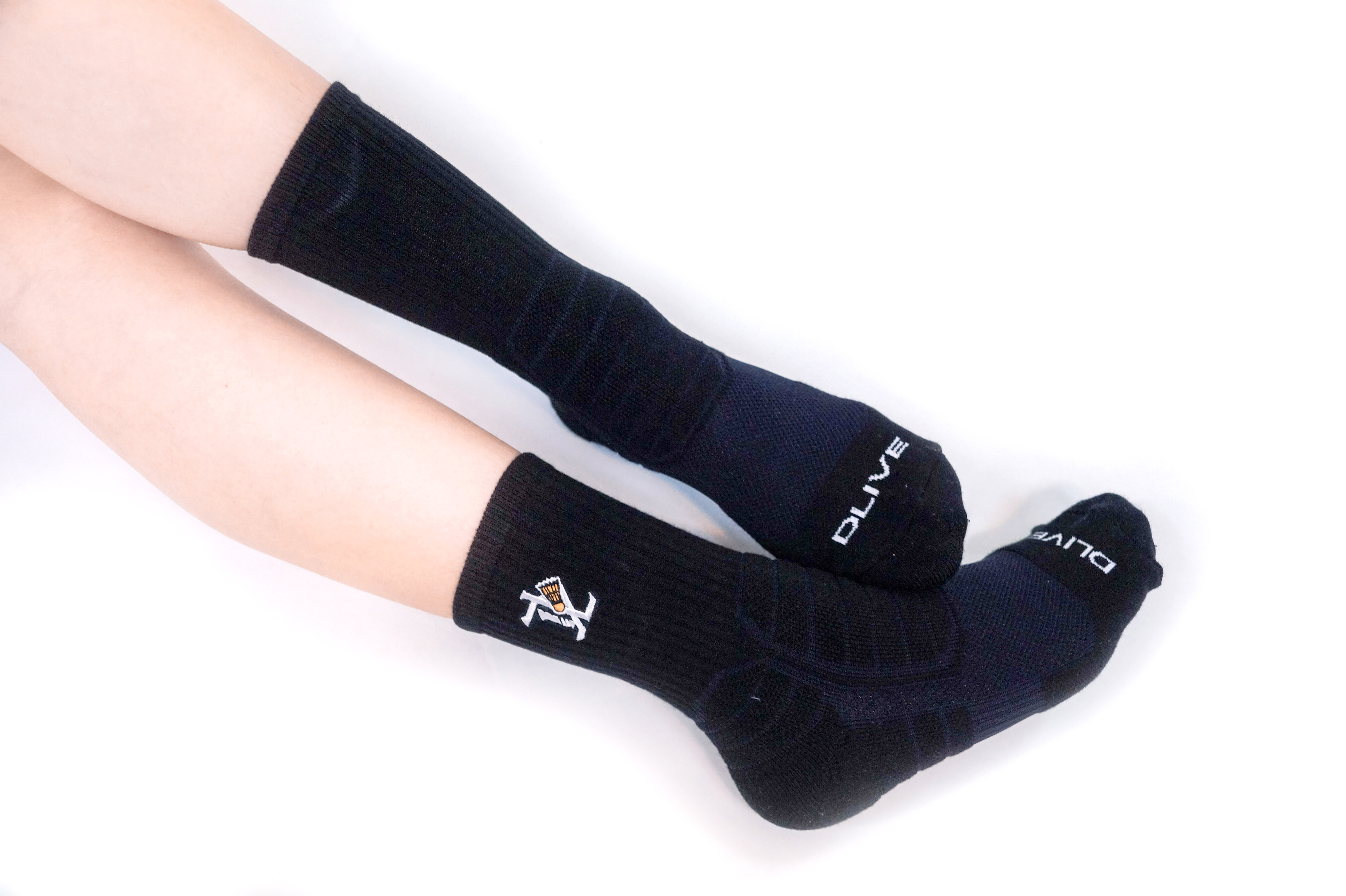 【尼莫團長推薦】DLIVE 刺繡機能1/2襪 - 羽球款 (共2色)