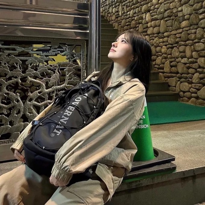 COVERNAT  韓國限定 經典 logo 反光 多功能 機能 筆電包 背包 後背包 27L 33L 黑