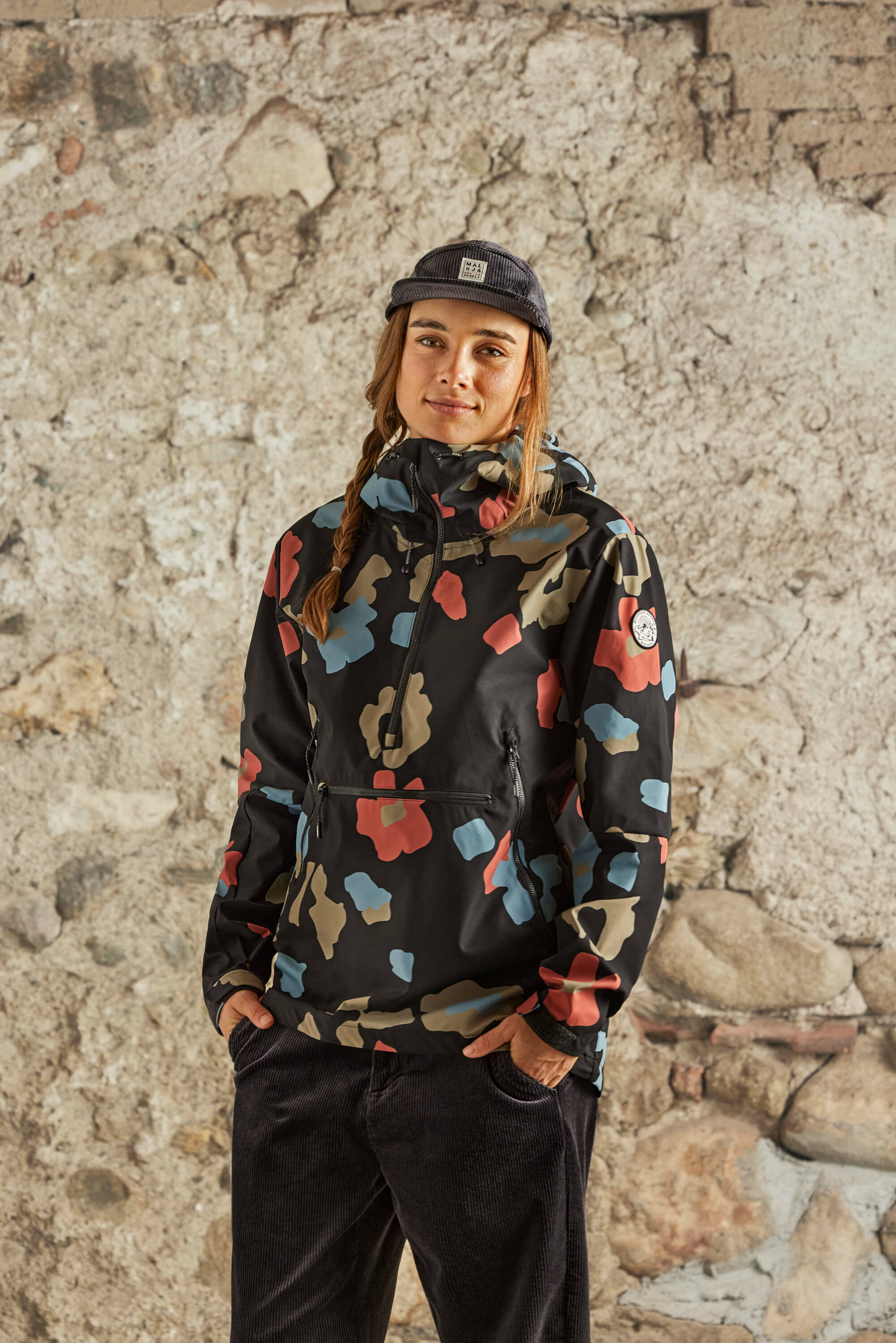 【MALOJA】中性3L軟殼防風防雪套頭式外套 / 23MA36004-[花朵黑]