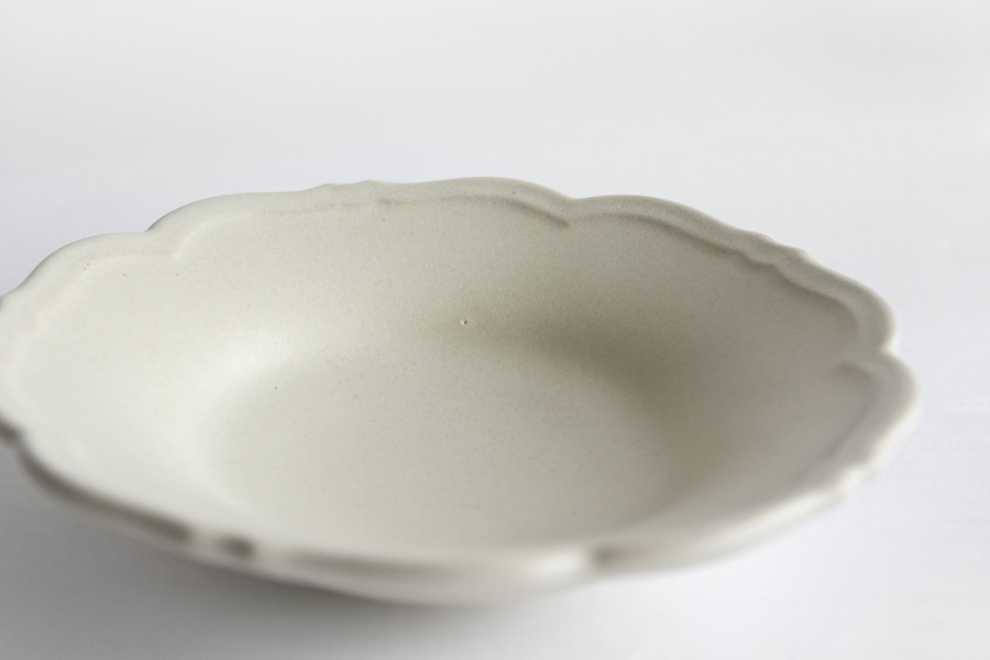 Awabi ware 岡本純一-輪花皿S  象牙