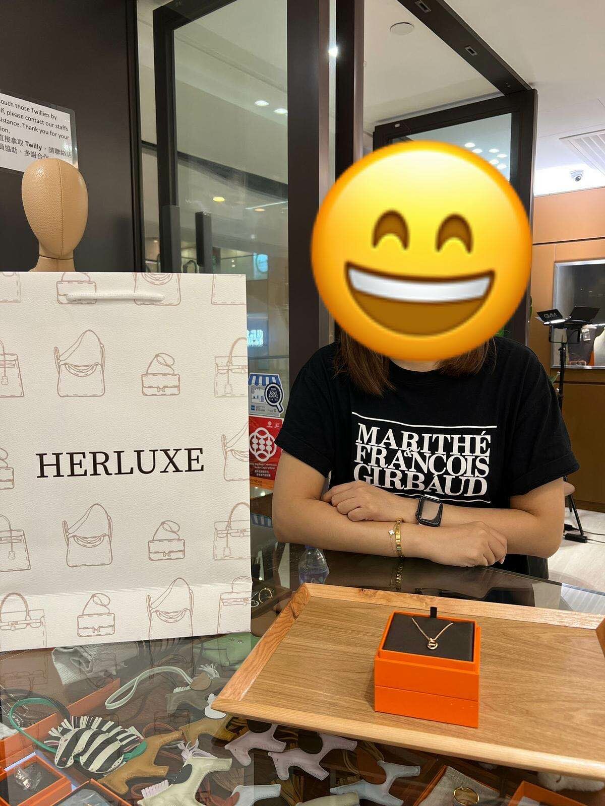 爽快靚靚睇直播落單頸鏈🎉   因為HERLUXE口碑同信譽好🏆 直播價錢又很抵買而選擇我哋💕 多謝你嘅支持🫶