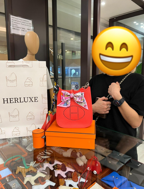 爽快靚靚來pick up Twilly🎉 靚靚很鐘意HERLUXE提供嘅幫綁Twilly服務💕 多謝你嘅支持🫶