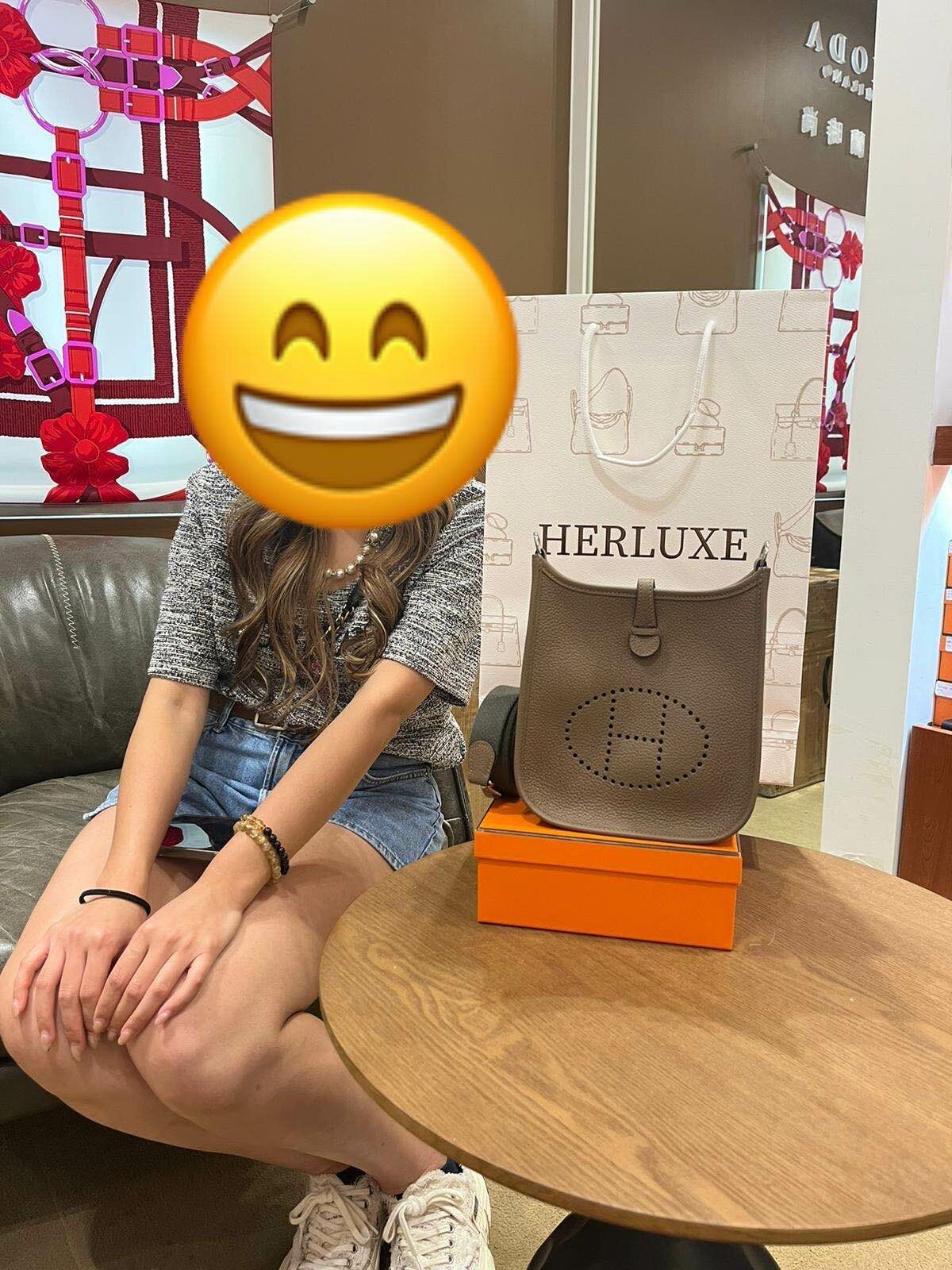 爽快靚靚來pick up 直播落單嘅mini E威馬犬色🎉 靚靚喜歡HERLUXE有門店🏆 價錢靚💸 服務好👍🏻 一直有關注我哋嘅新資訊📩 多謝你嘅支持與信任🫶💪