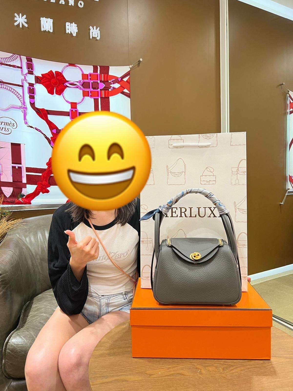爽快靚靚來pick up lindy mini積雨雲灰🎉 靚靚大讚HERLUXE職員很友善同responsive🥰 非常理解客戶需求🙌 順利購得心儀貨品🫰購物體驗很好❤️  多謝你嘅支持與100%信任同認可🫶💪