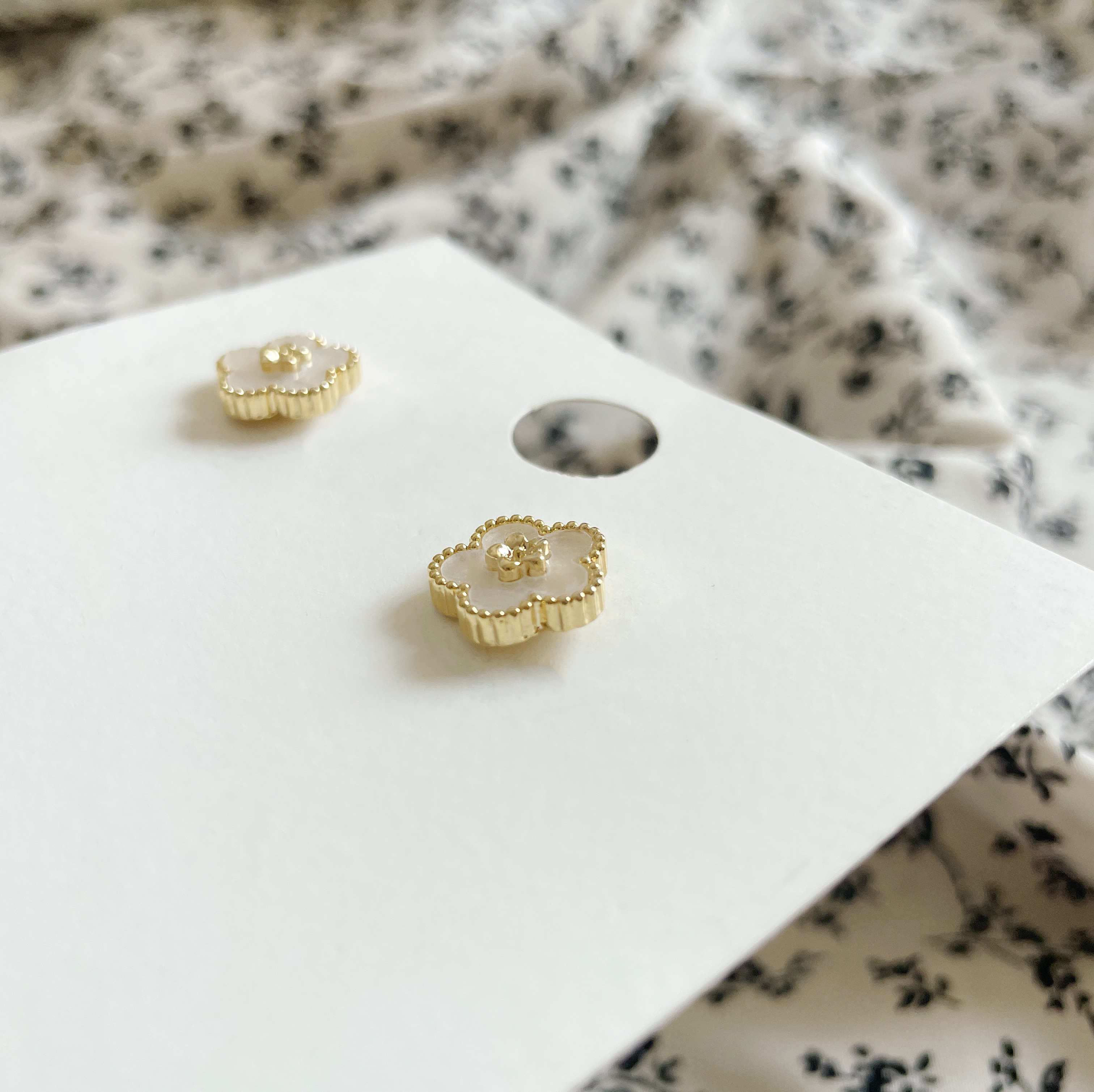 AC056 Grand Flower Earrings