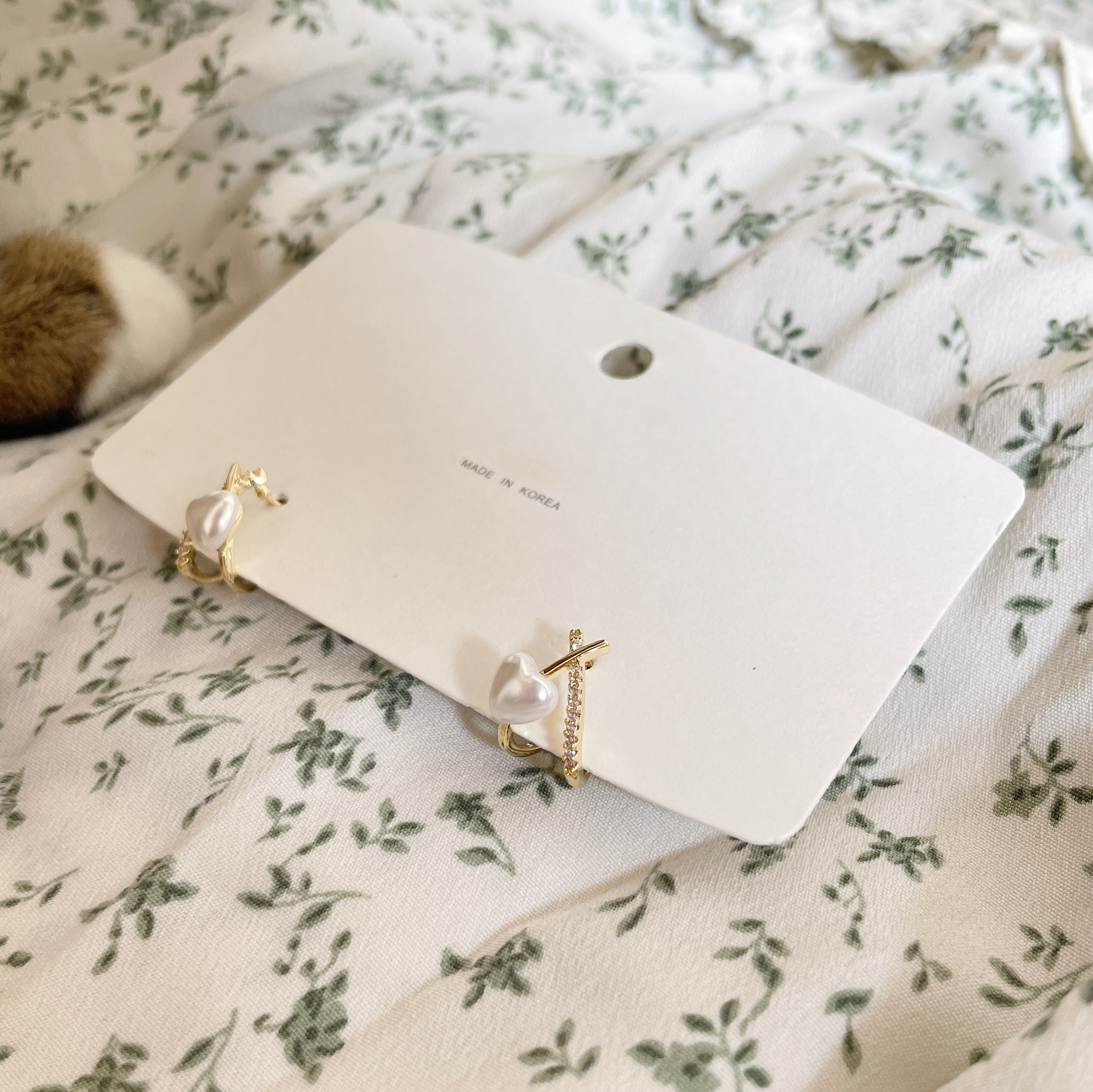 AC066 Overlapped Heart Earrings