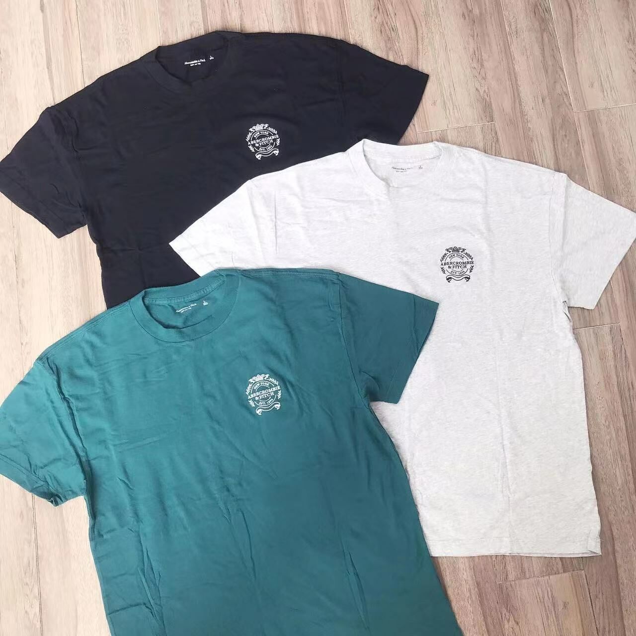 ABERCROMBIE & FITCH LOGO TEE刺繡款