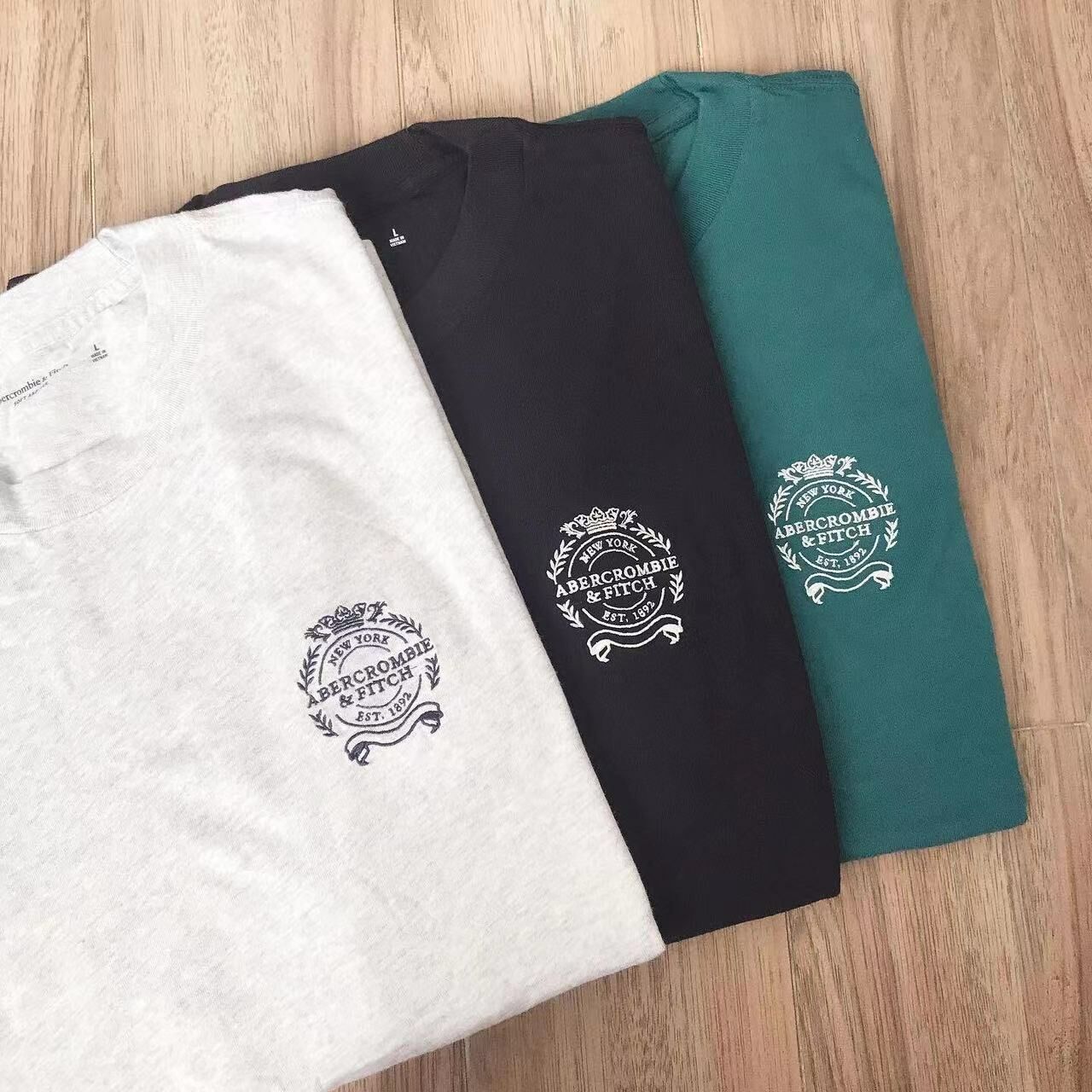 ABERCROMBIE & FITCH LOGO TEE刺繡款