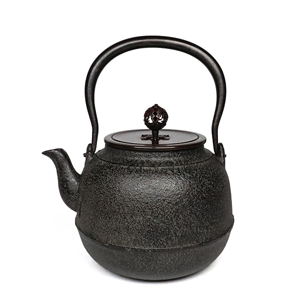 【菊地政光】象嵌 真形 鯉 鐵壺 1.75L