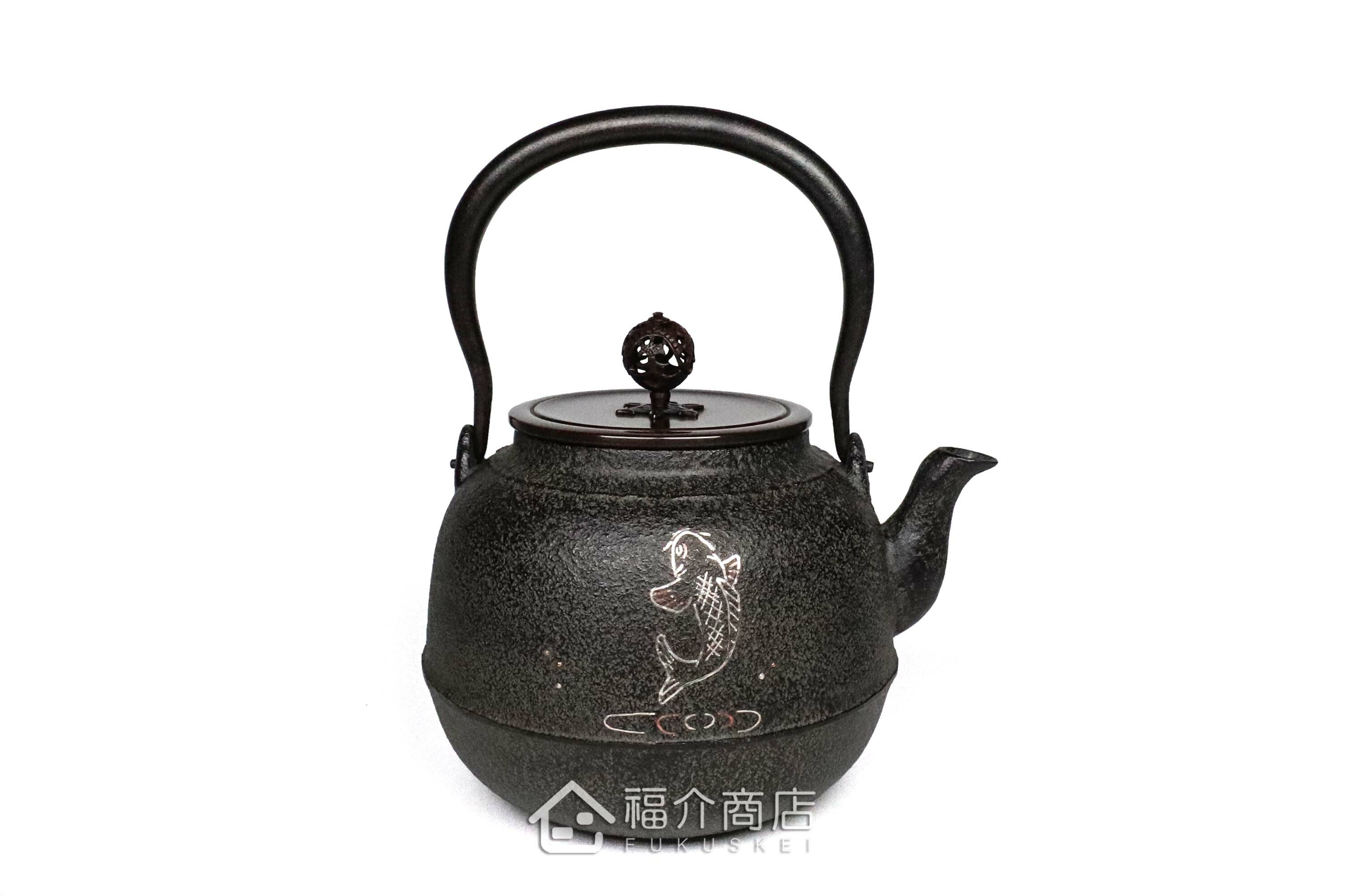 煮水泡茶用的銅蓋鐵壺，壺身象嵌鯉魚紋