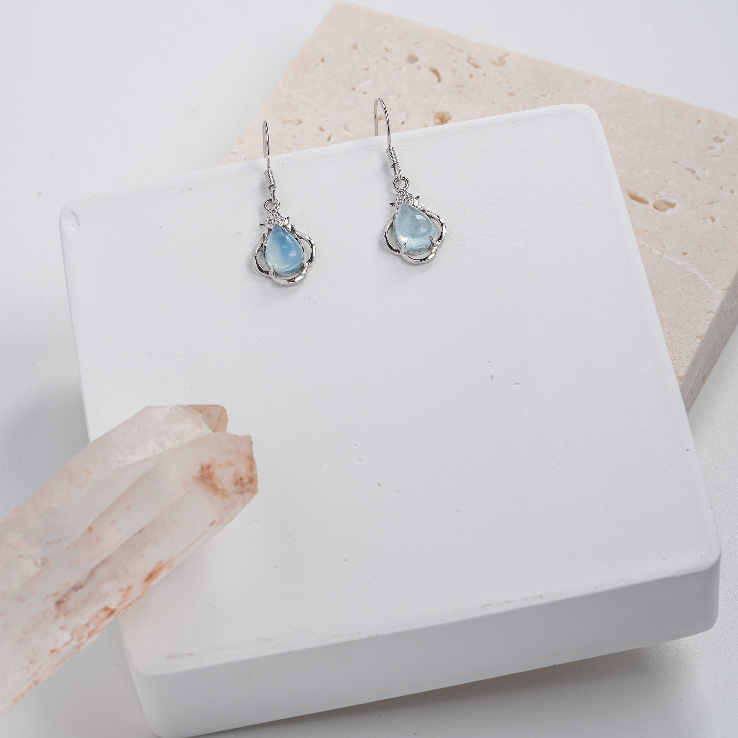 【海藍寶】垂吊水滴造型耳環