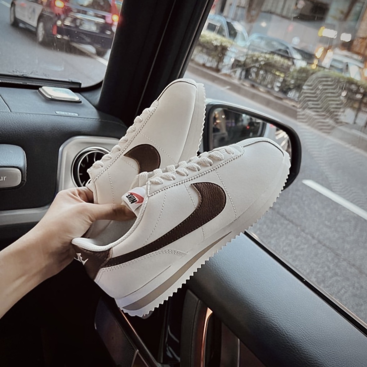 Nike W Cortez 阿甘鞋皮革焦糖牛奶