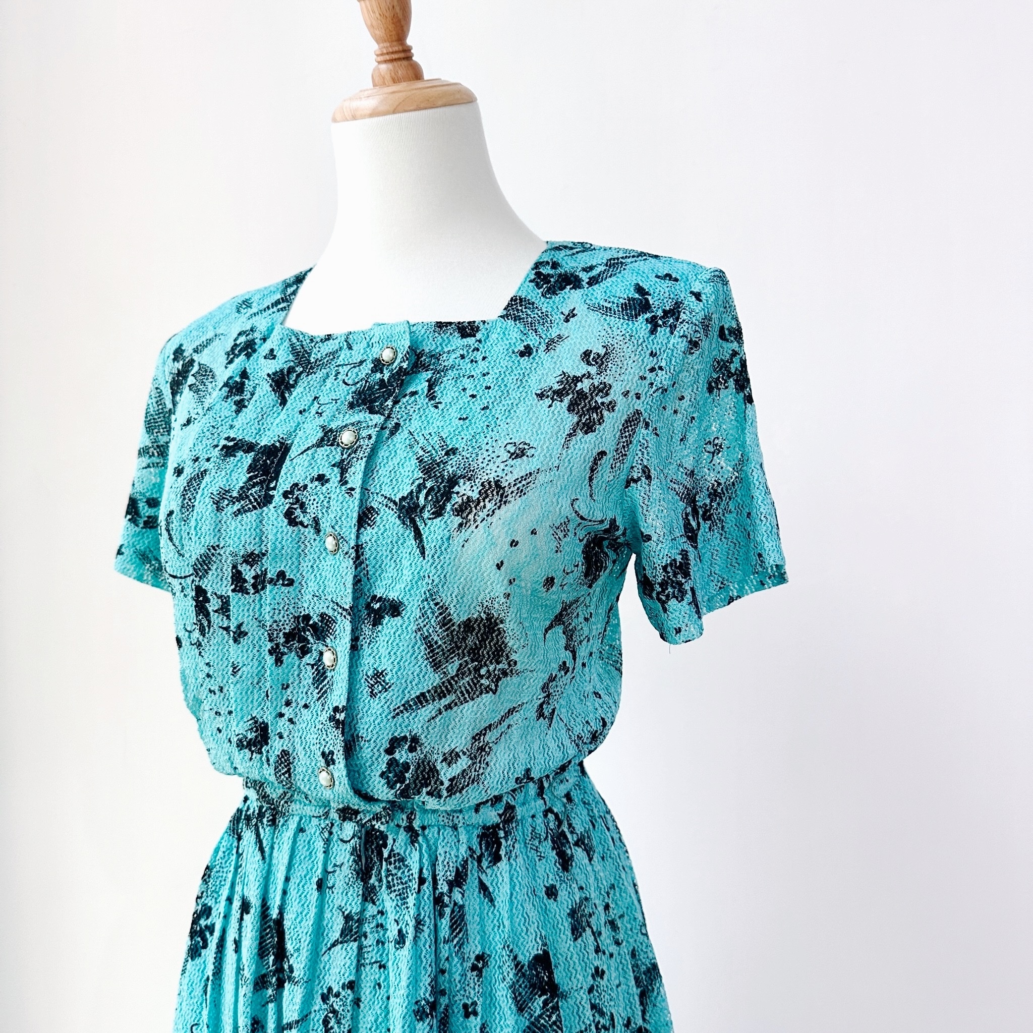 日本製薄荷綠蕾絲通花連身裙