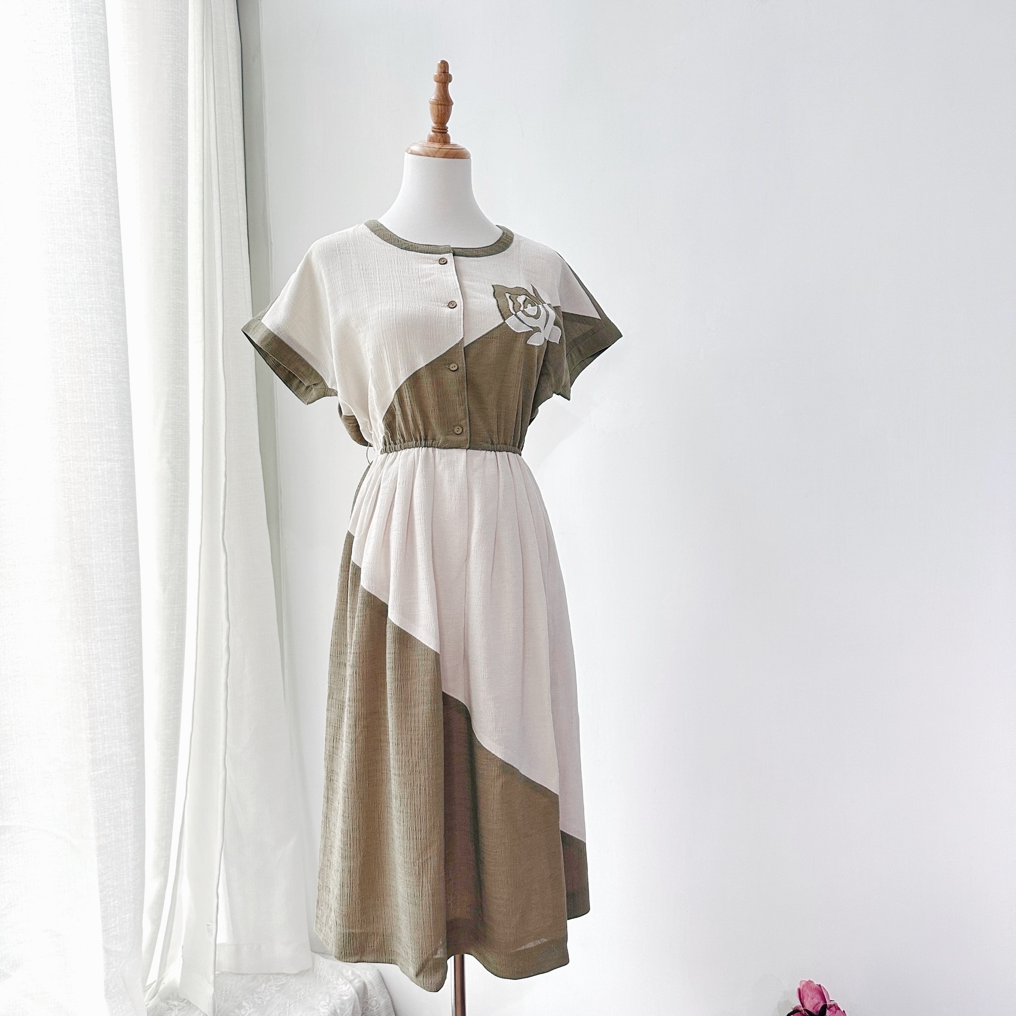 日本製抺茶綠 × 米白大玫瑰圖案連身裙