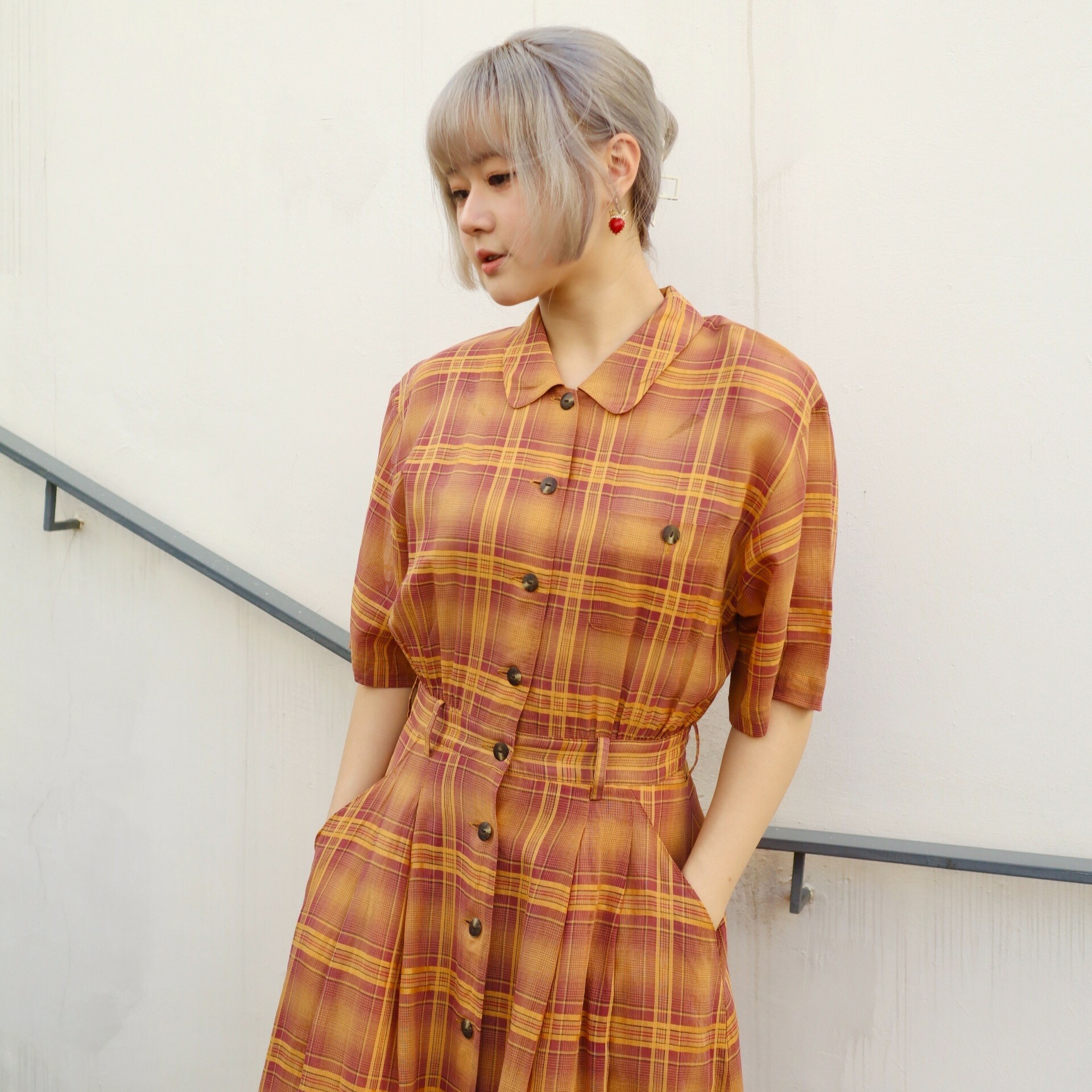 日本古著文青感綿麻質格紋連身裙