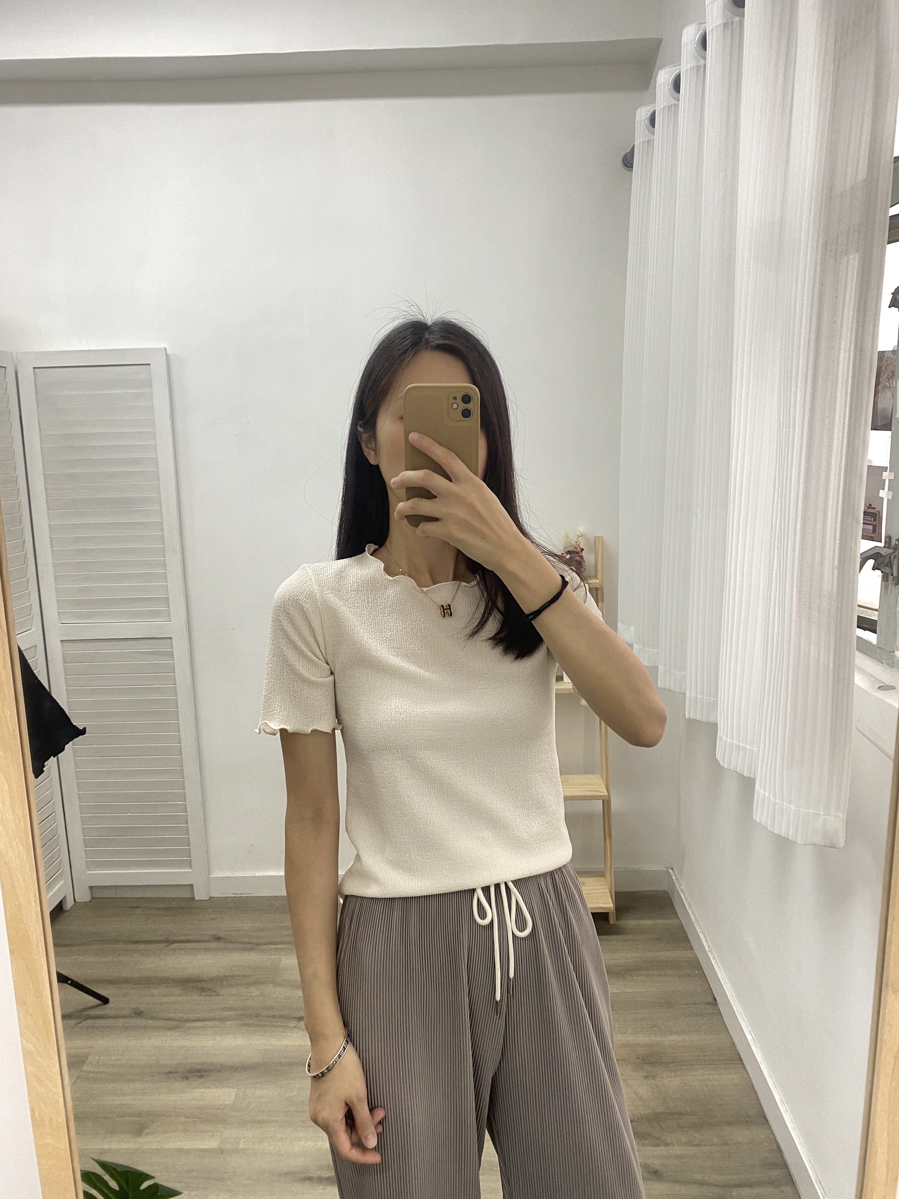 【 現貨 】 簡約木耳壓紋短袖