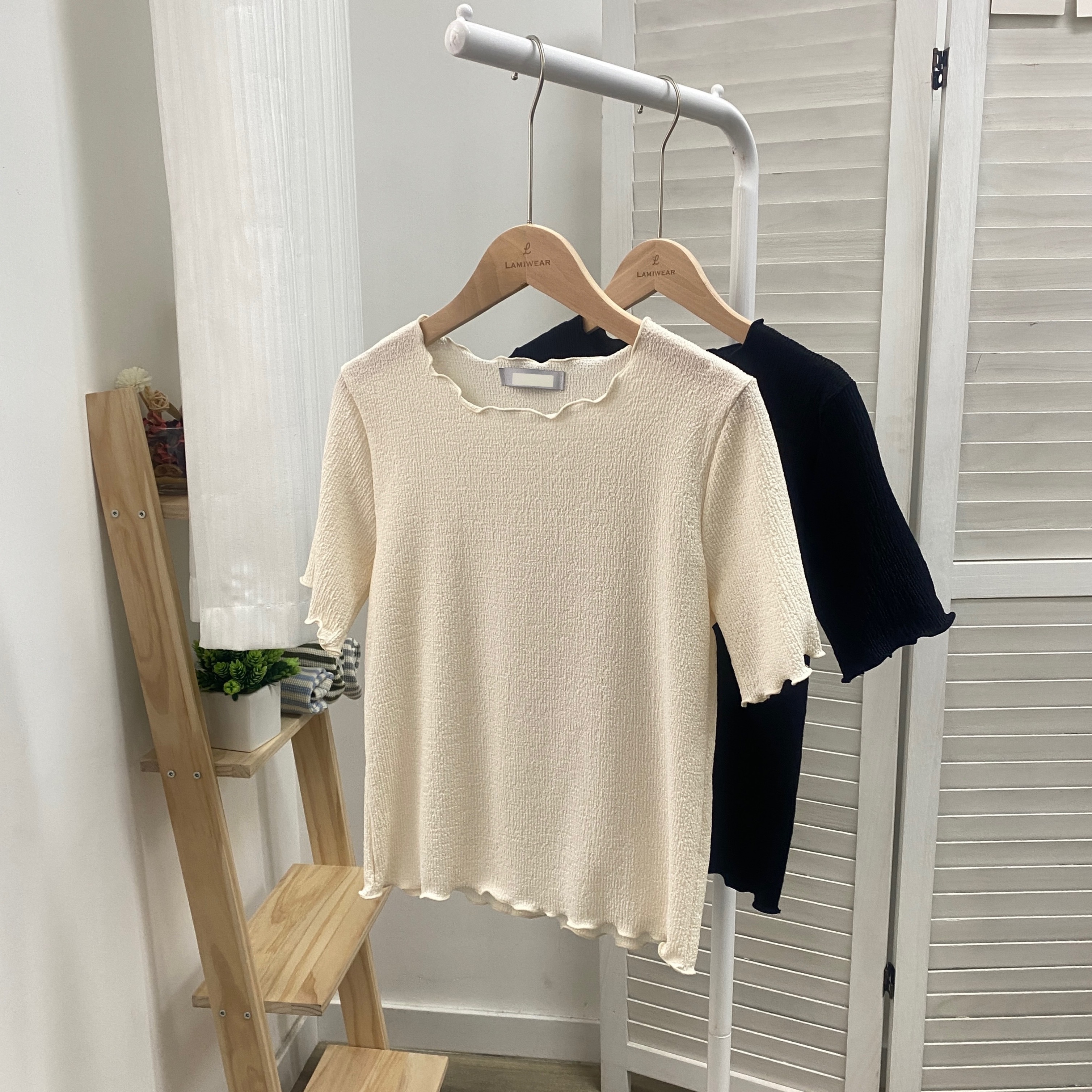 【 現貨 】 簡約木耳壓紋短袖