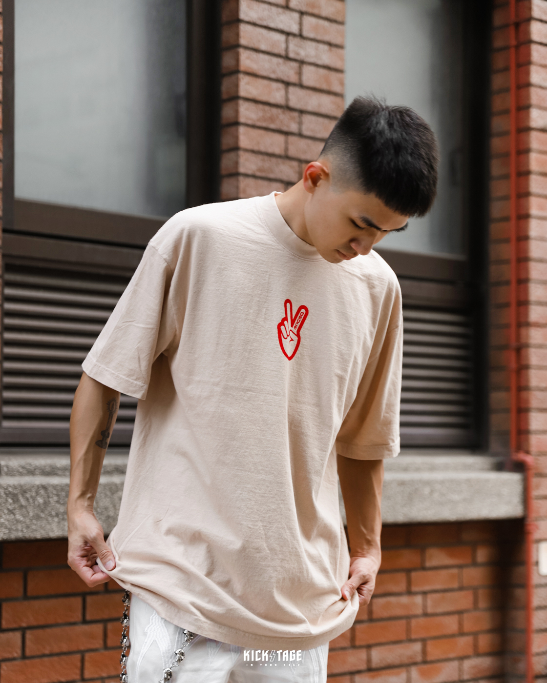 [售出無退換]男女款 Deuce Brand Underdog Street Tee 卡其色 標語 運動 訓練 短袖 短T【DE015-BE】