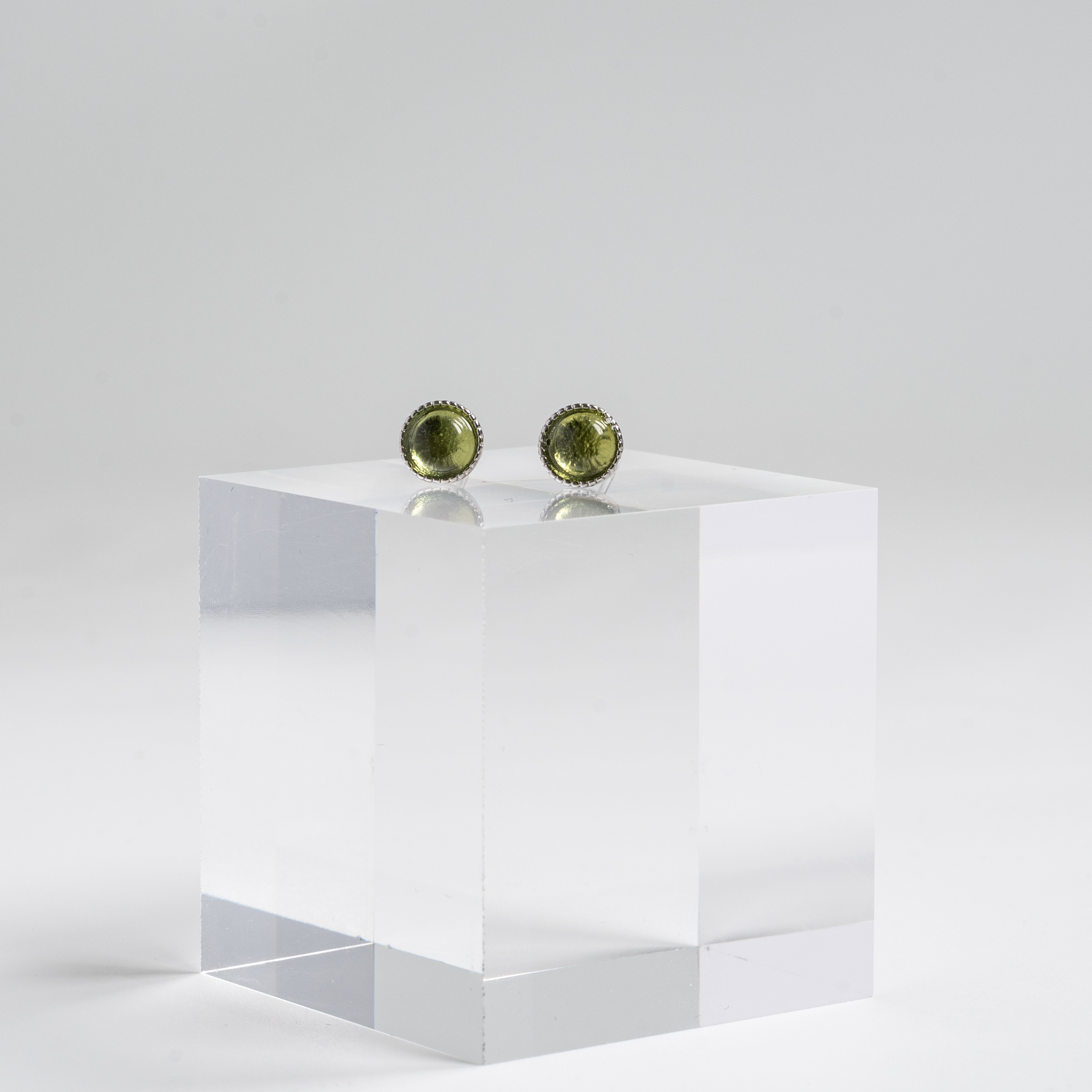 【橄欖石】簡約圓繩耳環