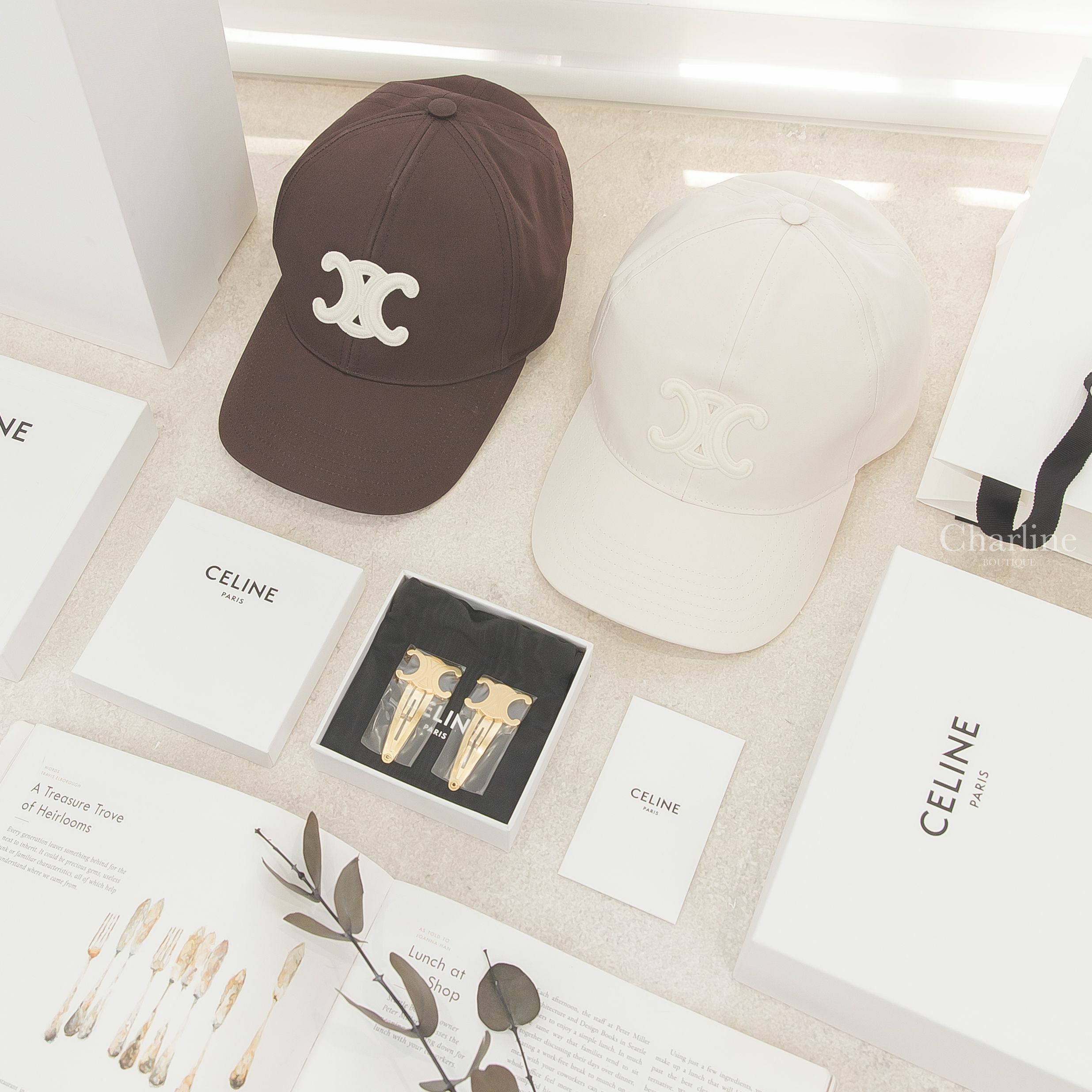 Celine 金色凱旋門髮夾,Celine Triomphe Baseball Cap In Cotton 奶白色刺繡白色凱旋門棉質棒球帽,Celine 可可棕白色刺繡凱旋門棉質棒球帽-Charline Boutique精品代購