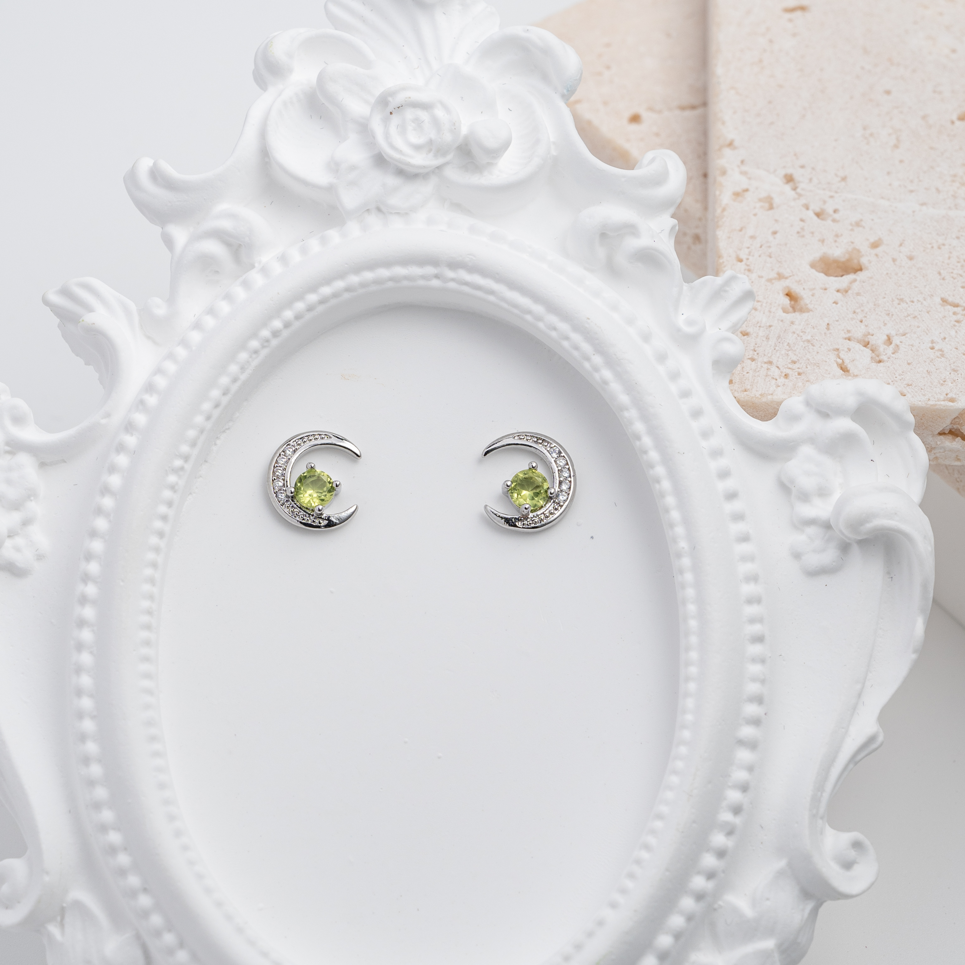 【橄欖石】月亮小碎鑽耳環