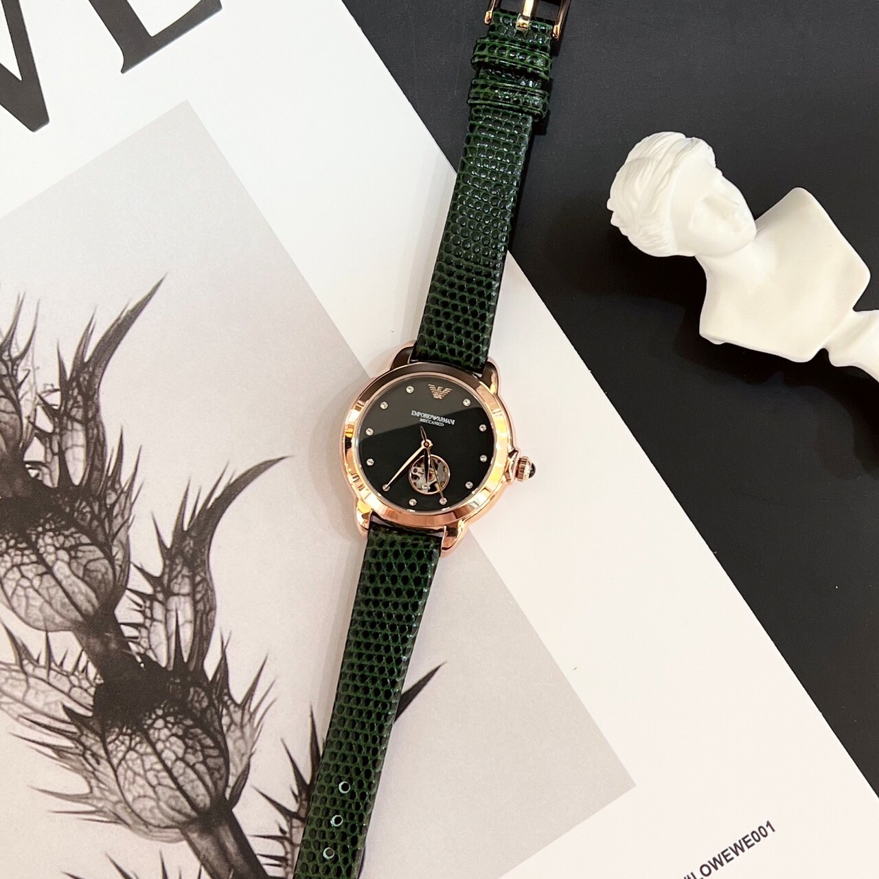 【EMPORIO ARMANI】森林綠復刻古典珠寶感簍空機械錶錶 AR60073 34mm 現代鐘錶