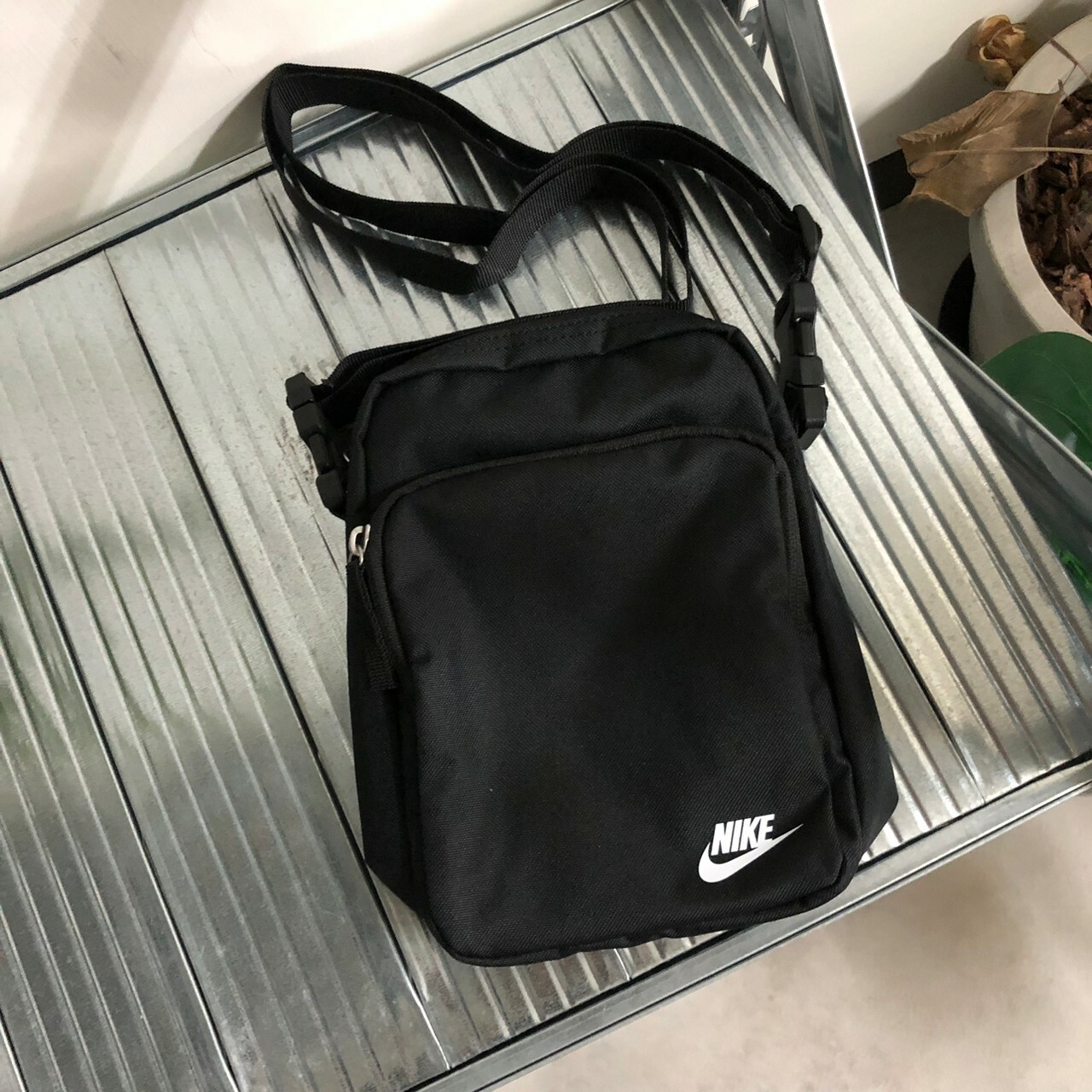 Nike Heritage 小LOGO側背小包 DB0456-010